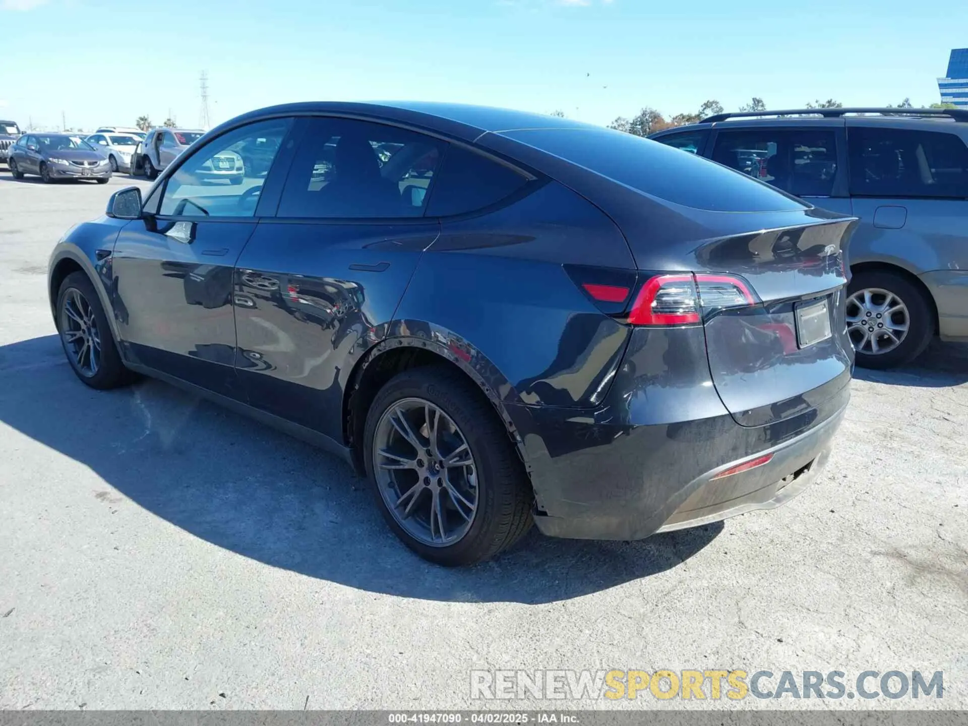 3 fotografías del automóvil dañado 7SAYGAEE1SF262383 TESLA MODEL Y 2025