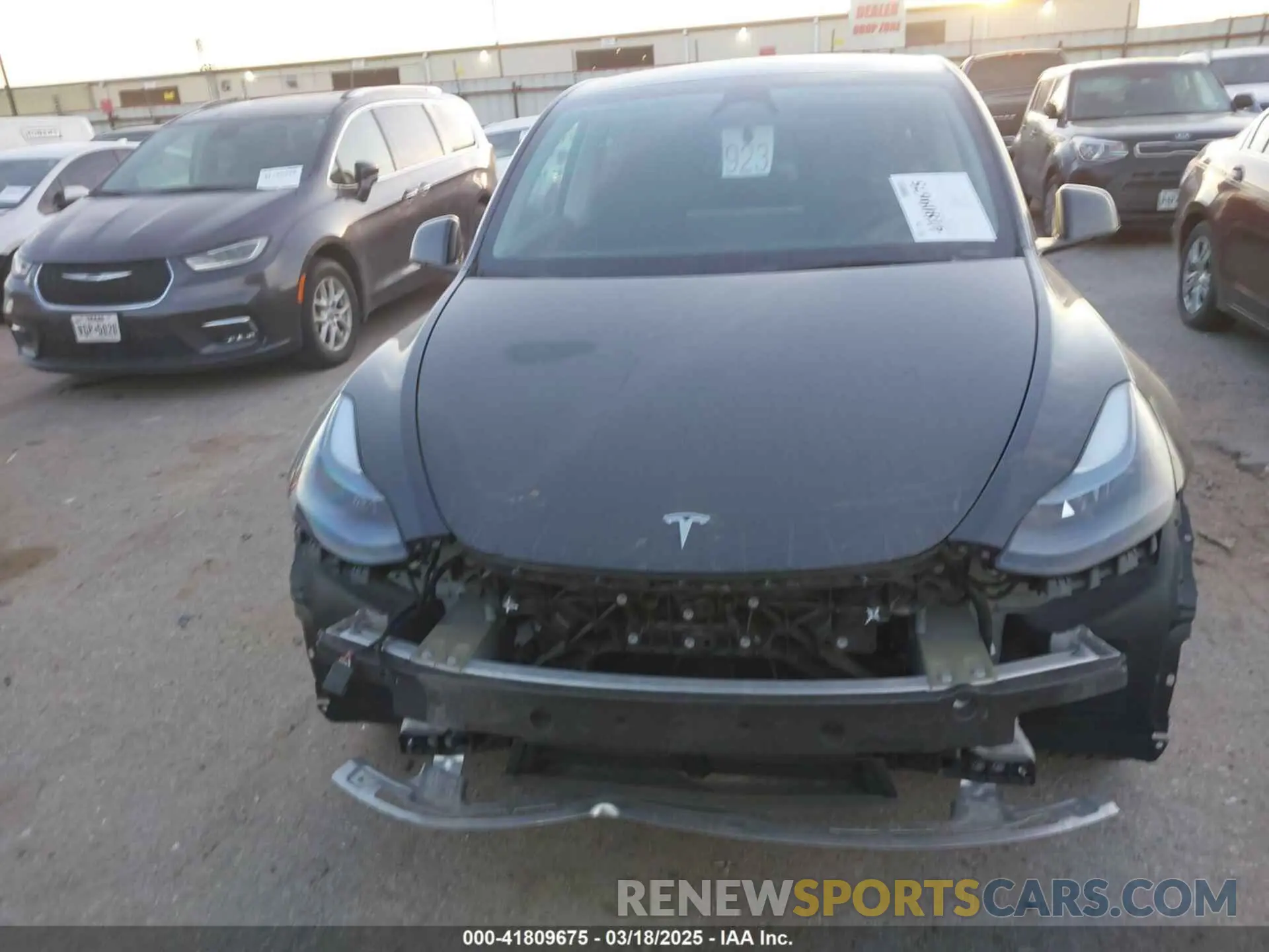 11 fotografías del automóvil dañado 7SAYGAEE3SF257640 TESLA MODEL Y 2025