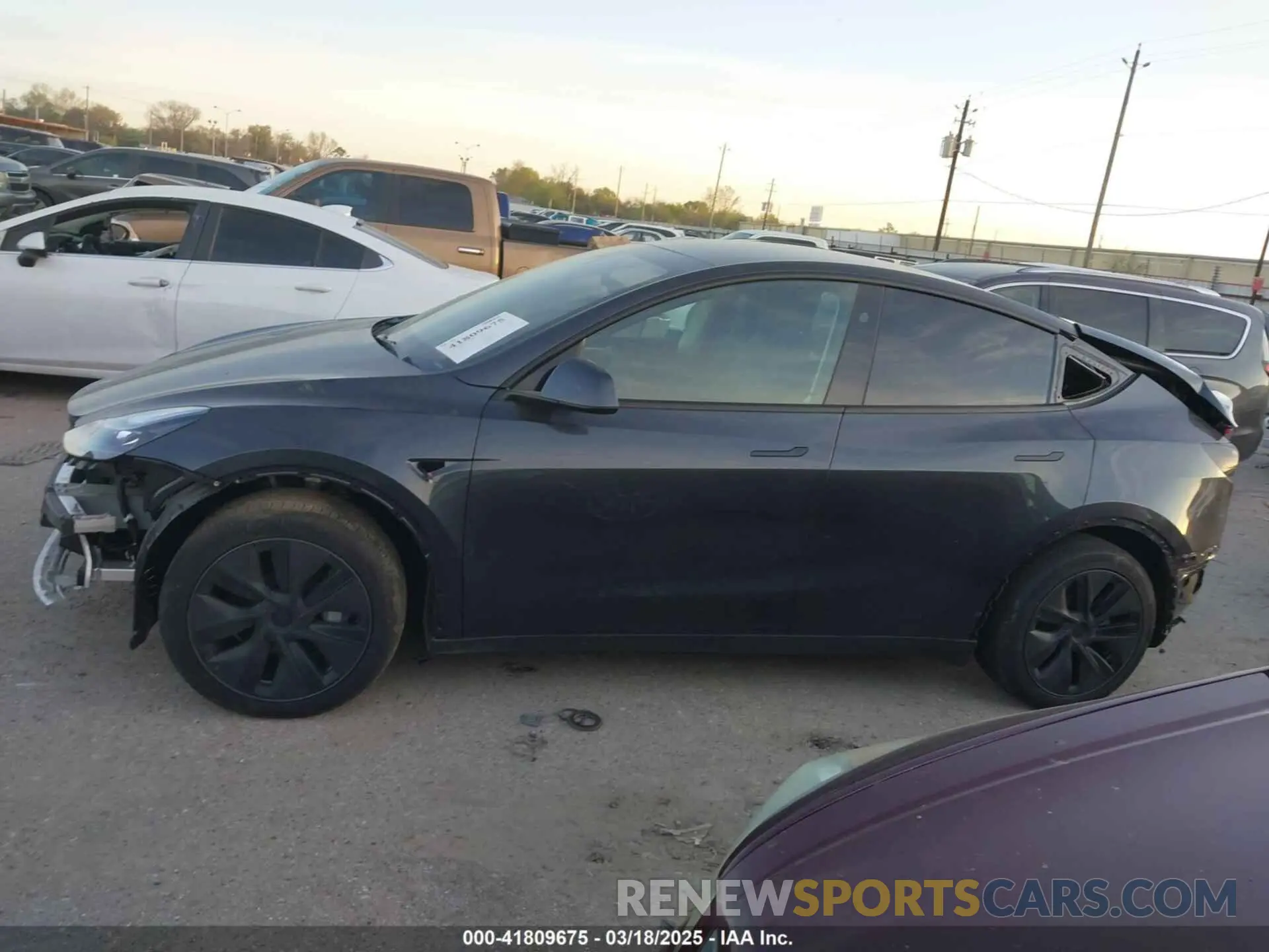 13 fotografías del automóvil dañado 7SAYGAEE3SF257640 TESLA MODEL Y 2025