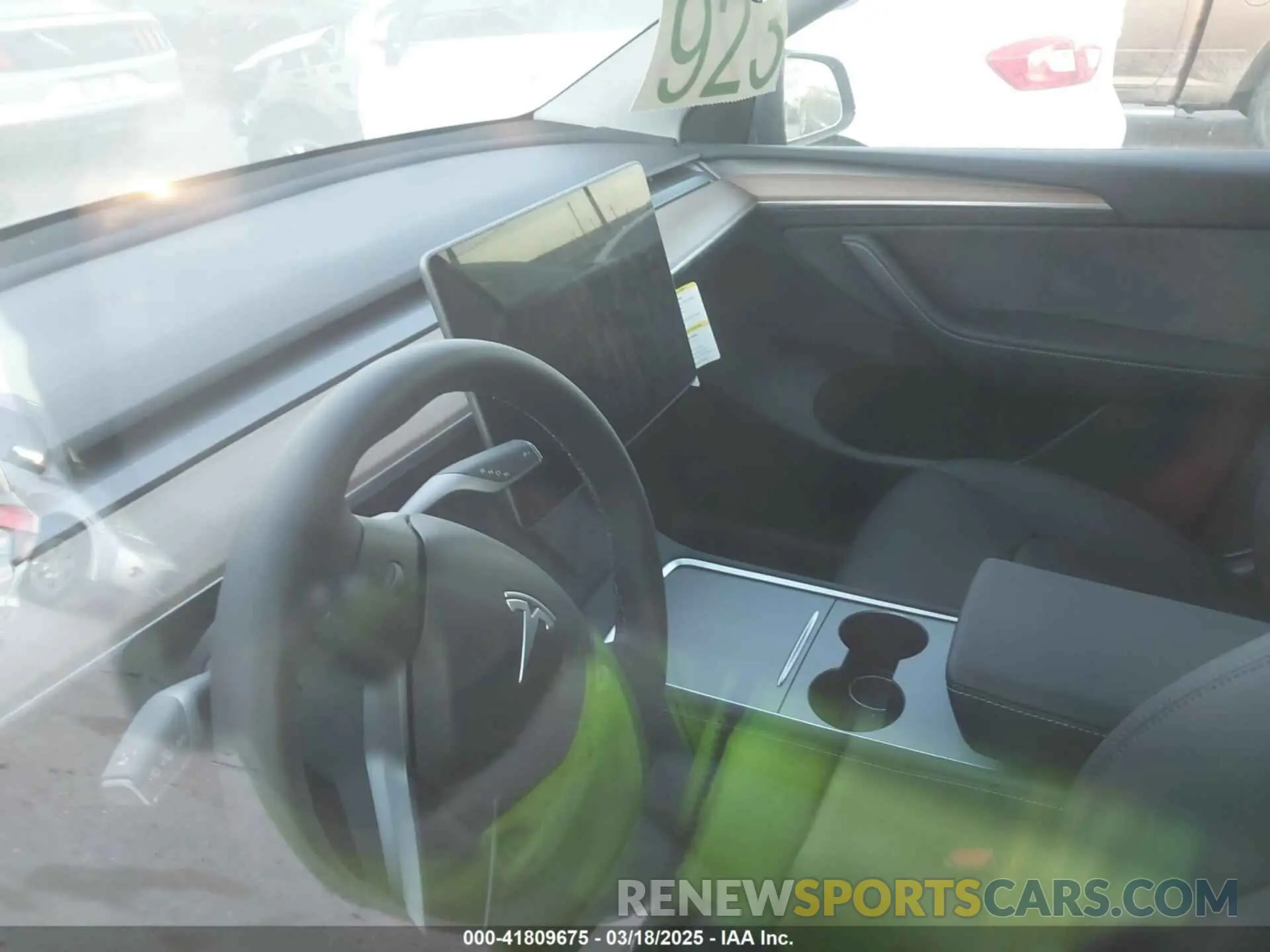 14 fotografías del automóvil dañado 7SAYGAEE3SF257640 TESLA MODEL Y 2025