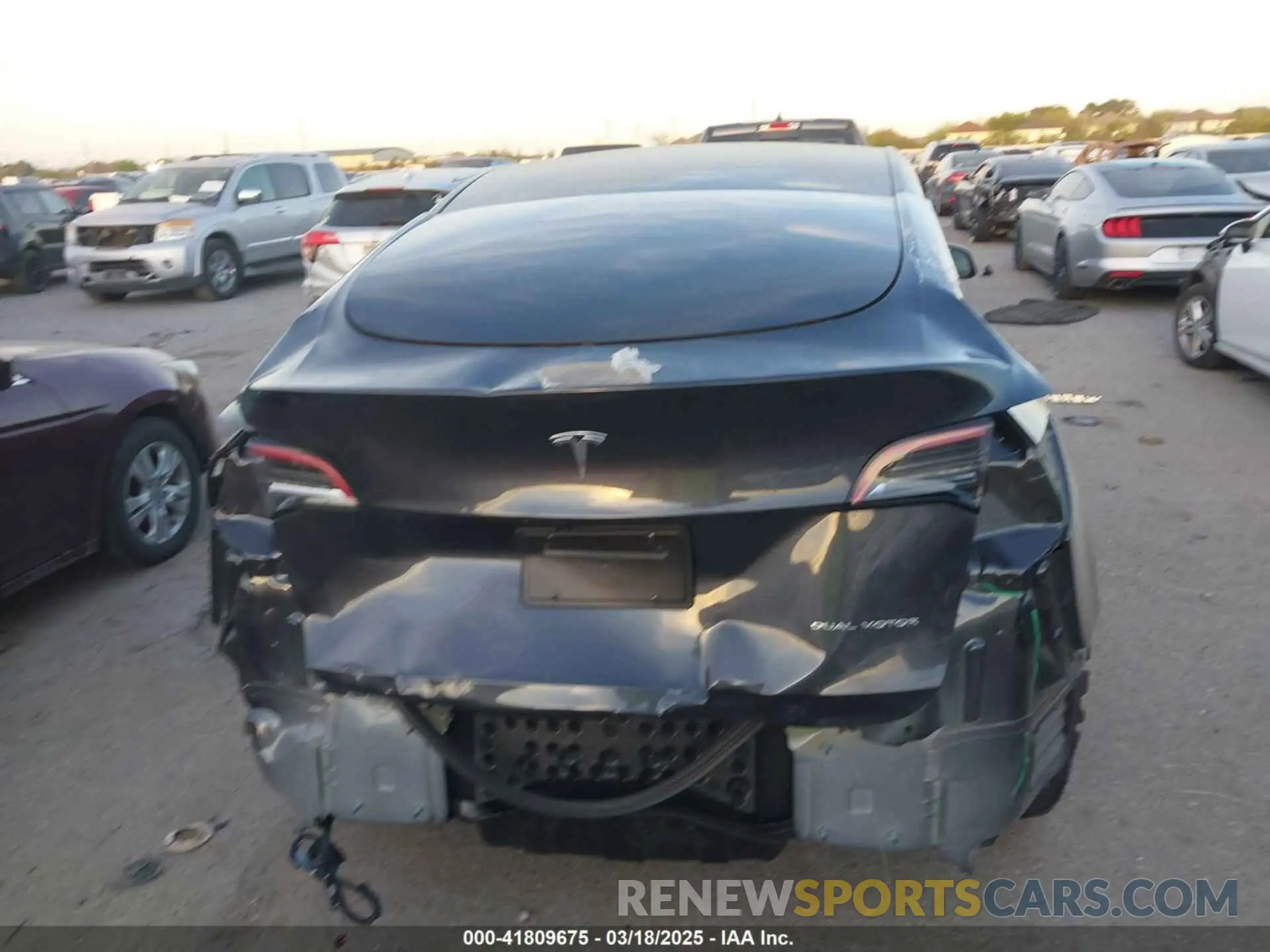 15 fotografías del automóvil dañado 7SAYGAEE3SF257640 TESLA MODEL Y 2025