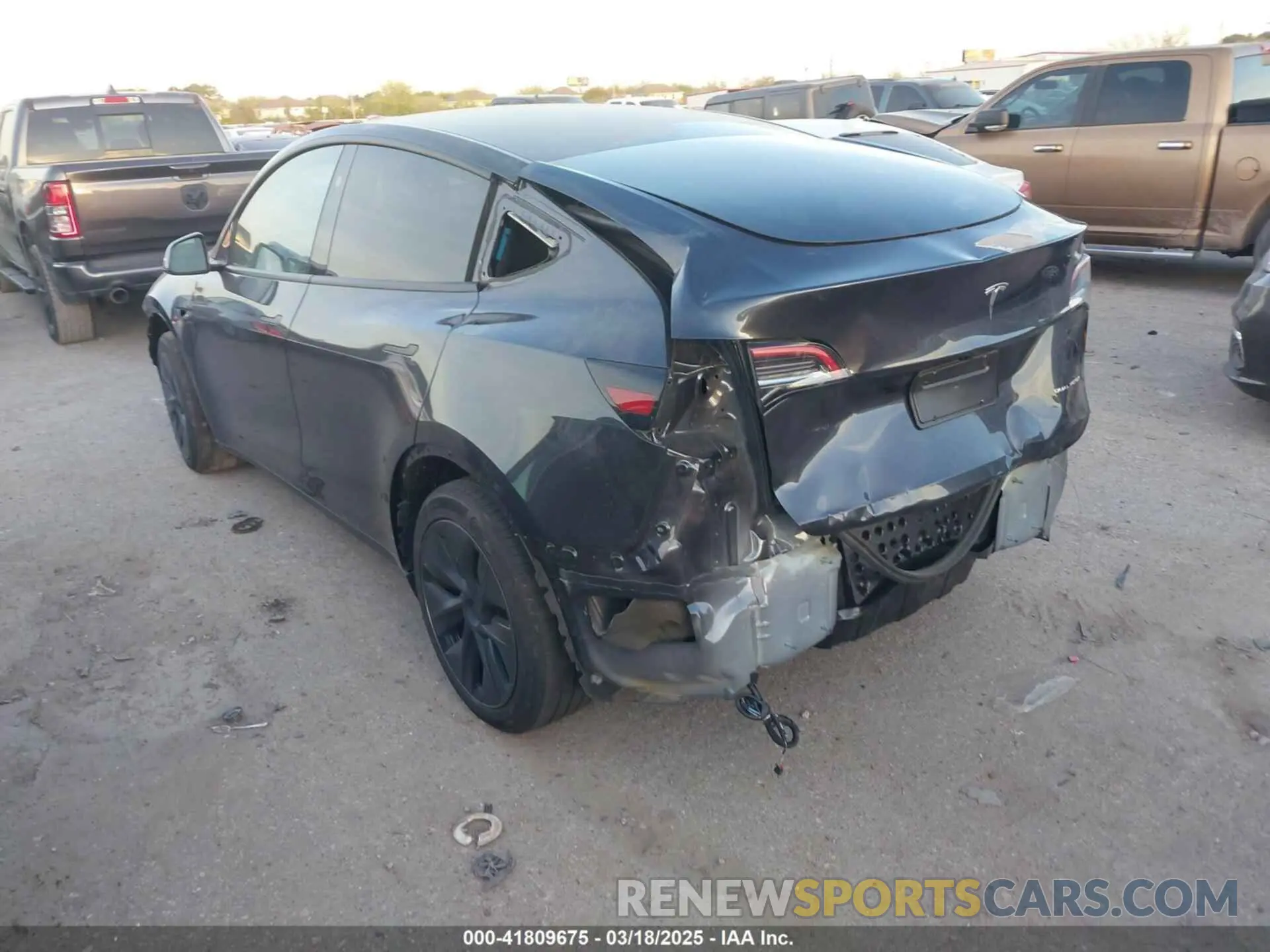 3 fotografías del automóvil dañado 7SAYGAEE3SF257640 TESLA MODEL Y 2025