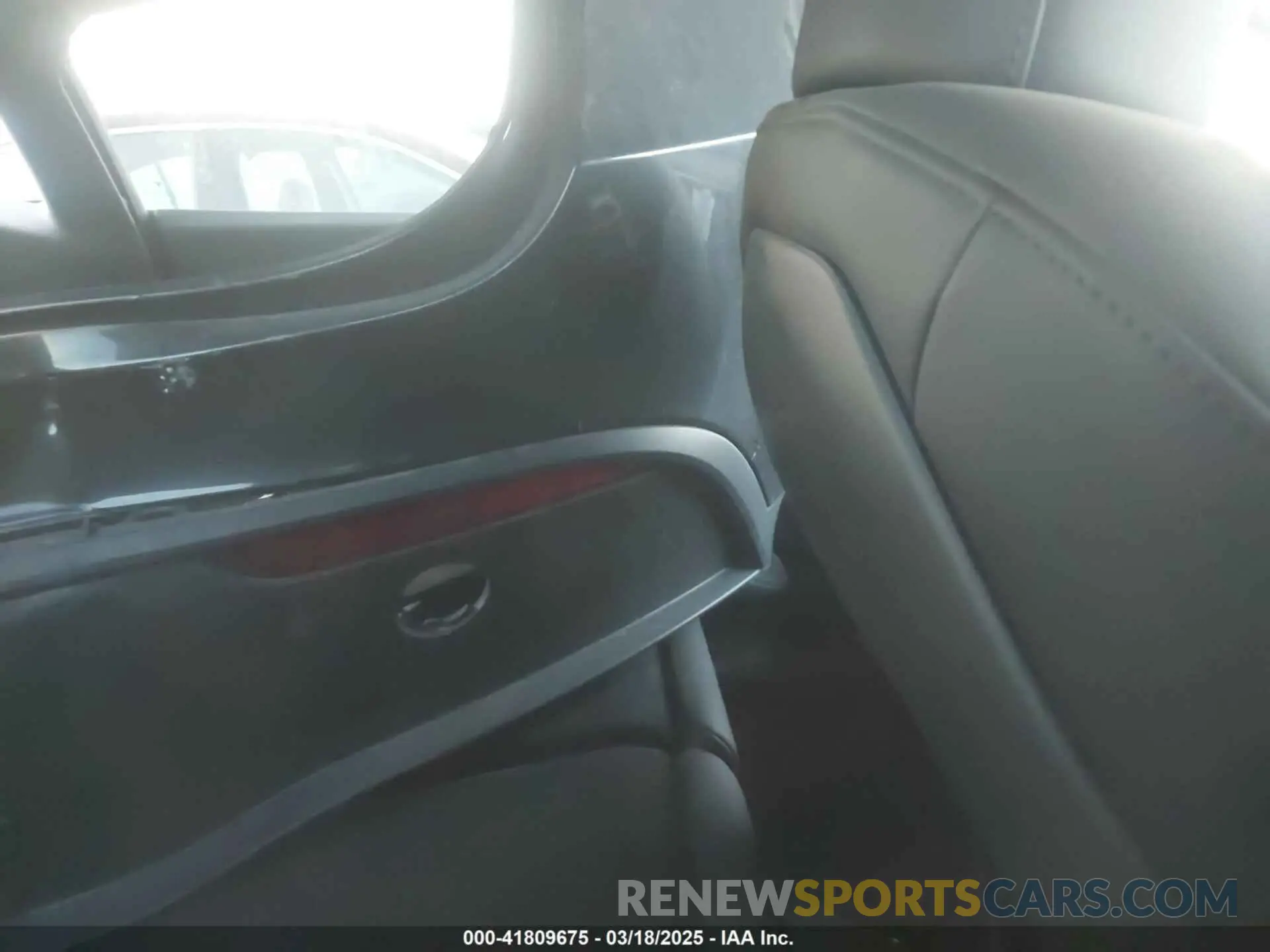 8 fotografías del automóvil dañado 7SAYGAEE3SF257640 TESLA MODEL Y 2025