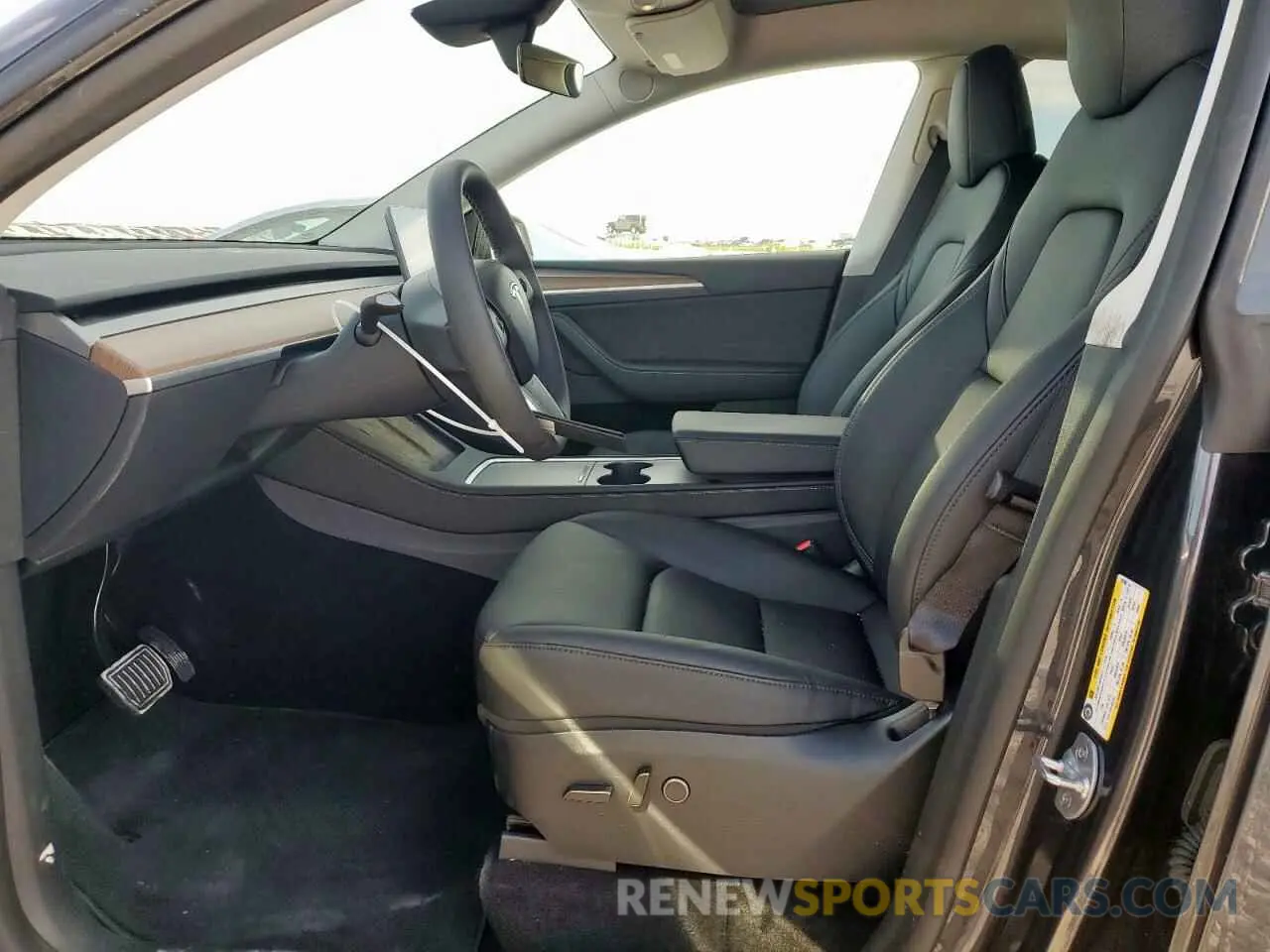 7 fotografías del automóvil dañado 7SAYGAEE5SF287996 TESLA MODEL Y 2025
