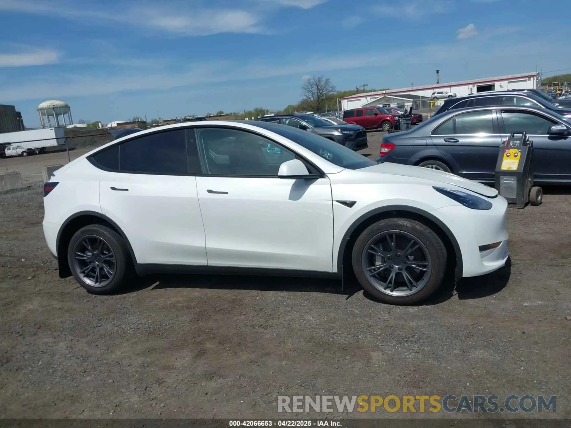 13 fotografías del automóvil dañado 7SAYGAEE6SF238189 TESLA MODEL Y 2025