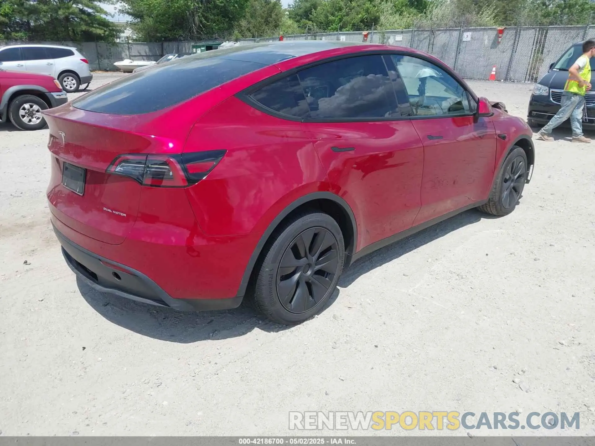 4 fotografías del automóvil dañado 7SAYGAEE8SF265863 TESLA MODEL Y 2025