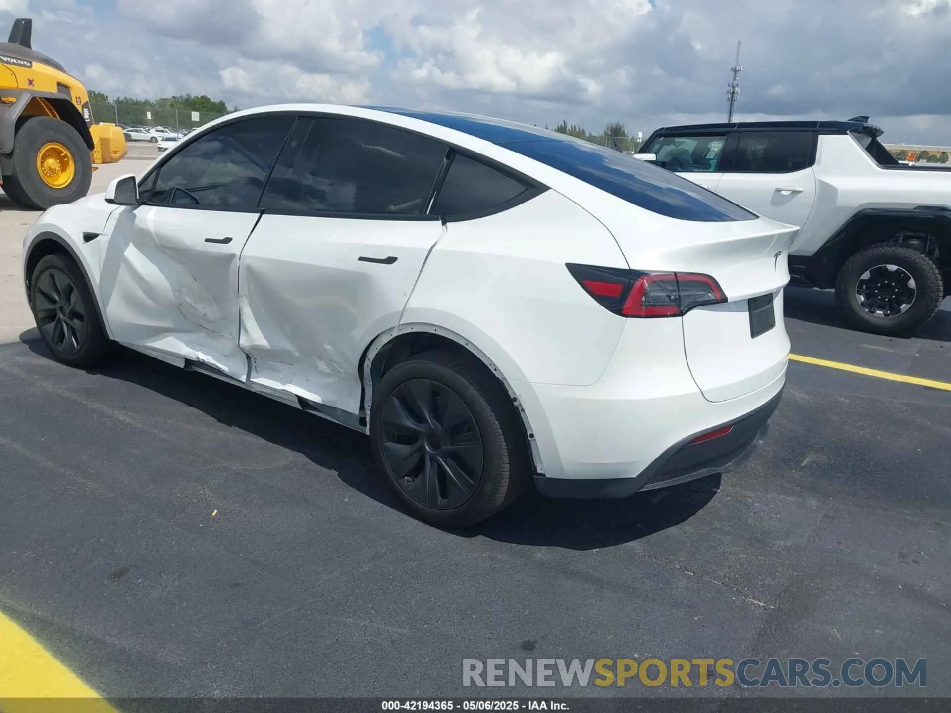 3 fotografías del automóvil dañado 7SAYGDED0SA357958 TESLA MODEL Y 2025
