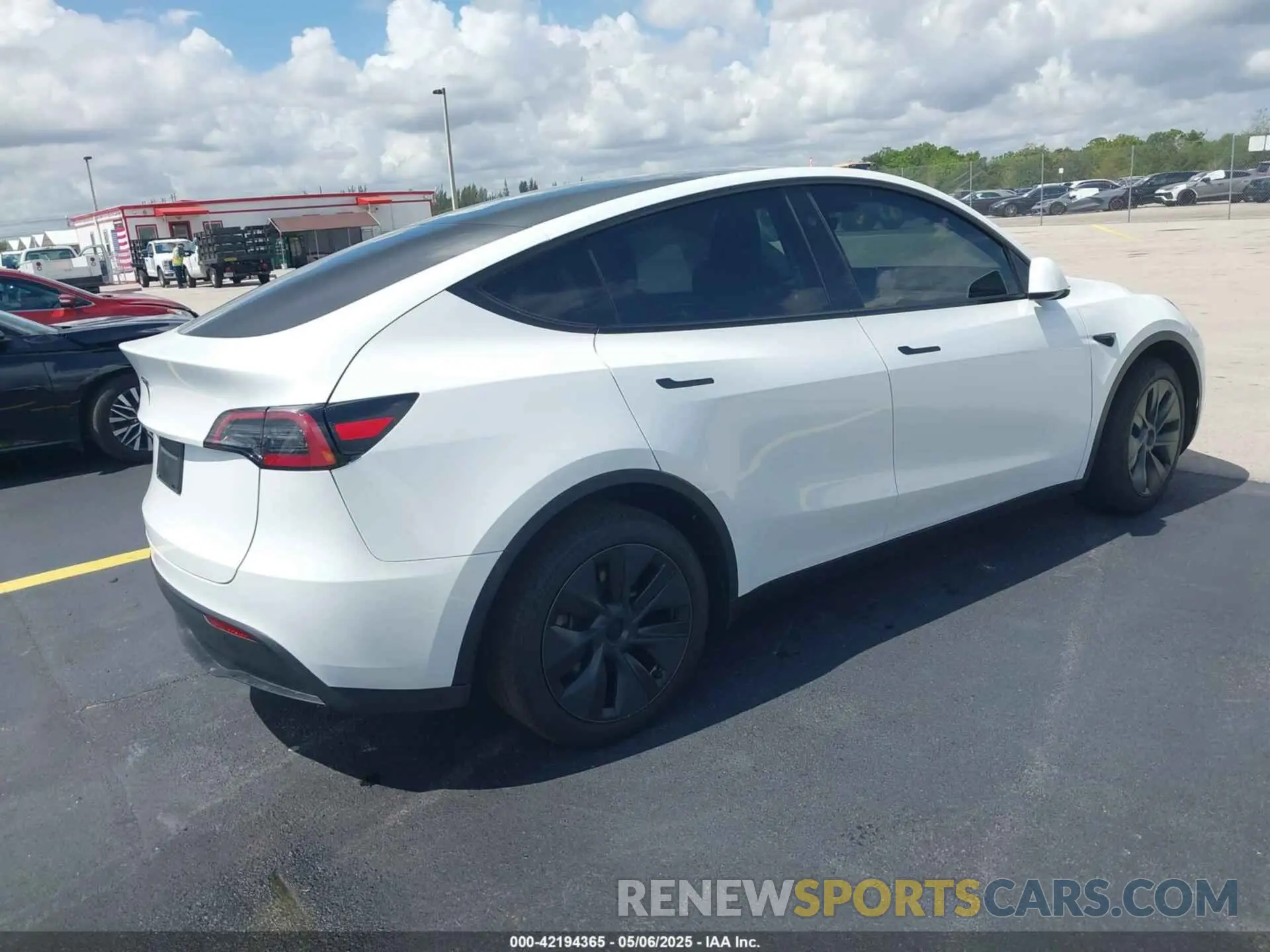 4 fotografías del automóvil dañado 7SAYGDED0SA357958 TESLA MODEL Y 2025