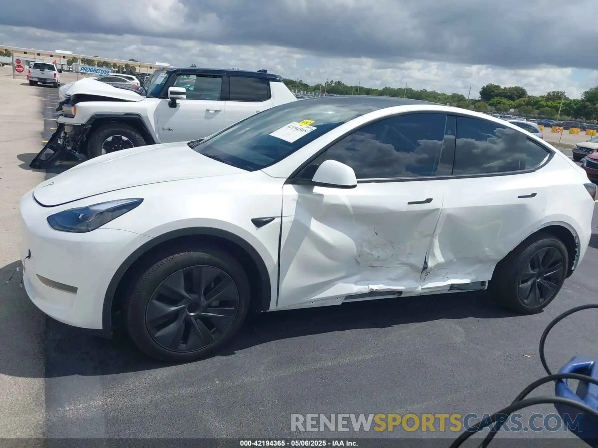 6 fotografías del automóvil dañado 7SAYGDED0SA357958 TESLA MODEL Y 2025