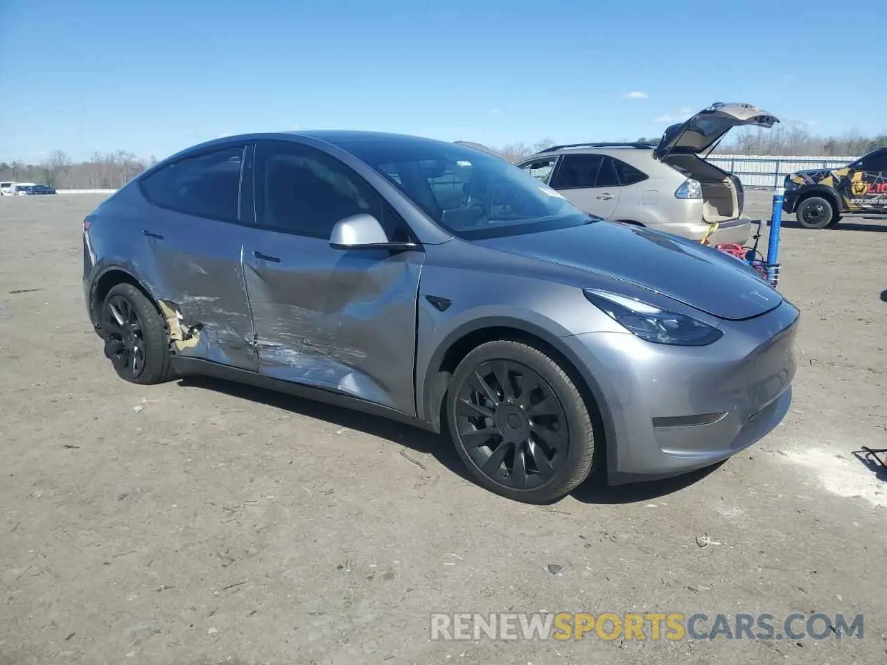 4 fotografías del automóvil dañado 7SAYGDED0SF247561 TESLA MODEL Y 2025