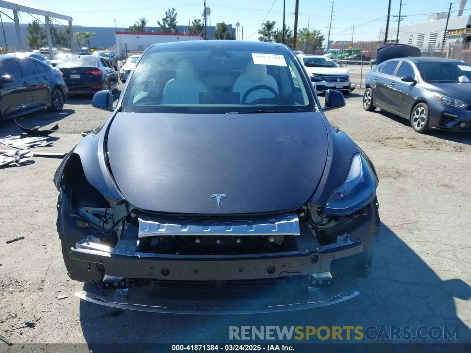 13 fotografías del automóvil dañado 7SAYGDED0SF314885 TESLA MODEL Y 2025