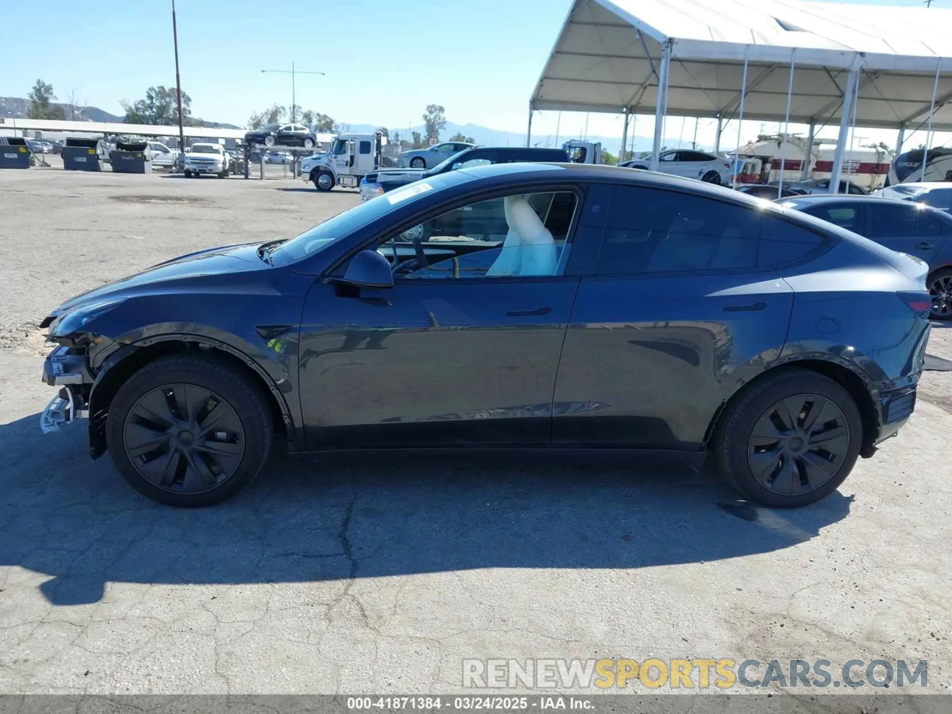 15 fotografías del automóvil dañado 7SAYGDED0SF314885 TESLA MODEL Y 2025