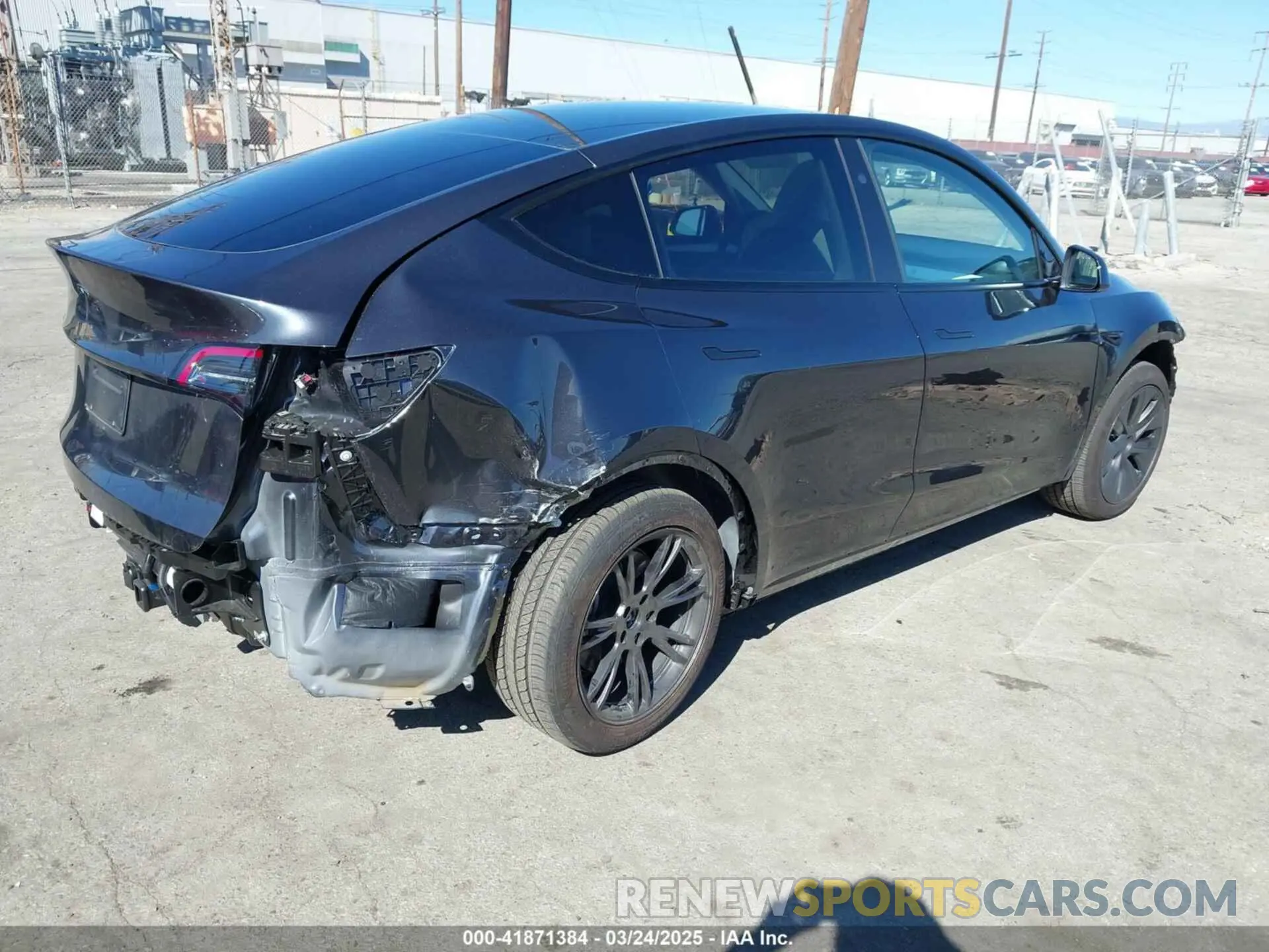 4 fotografías del automóvil dañado 7SAYGDED0SF314885 TESLA MODEL Y 2025