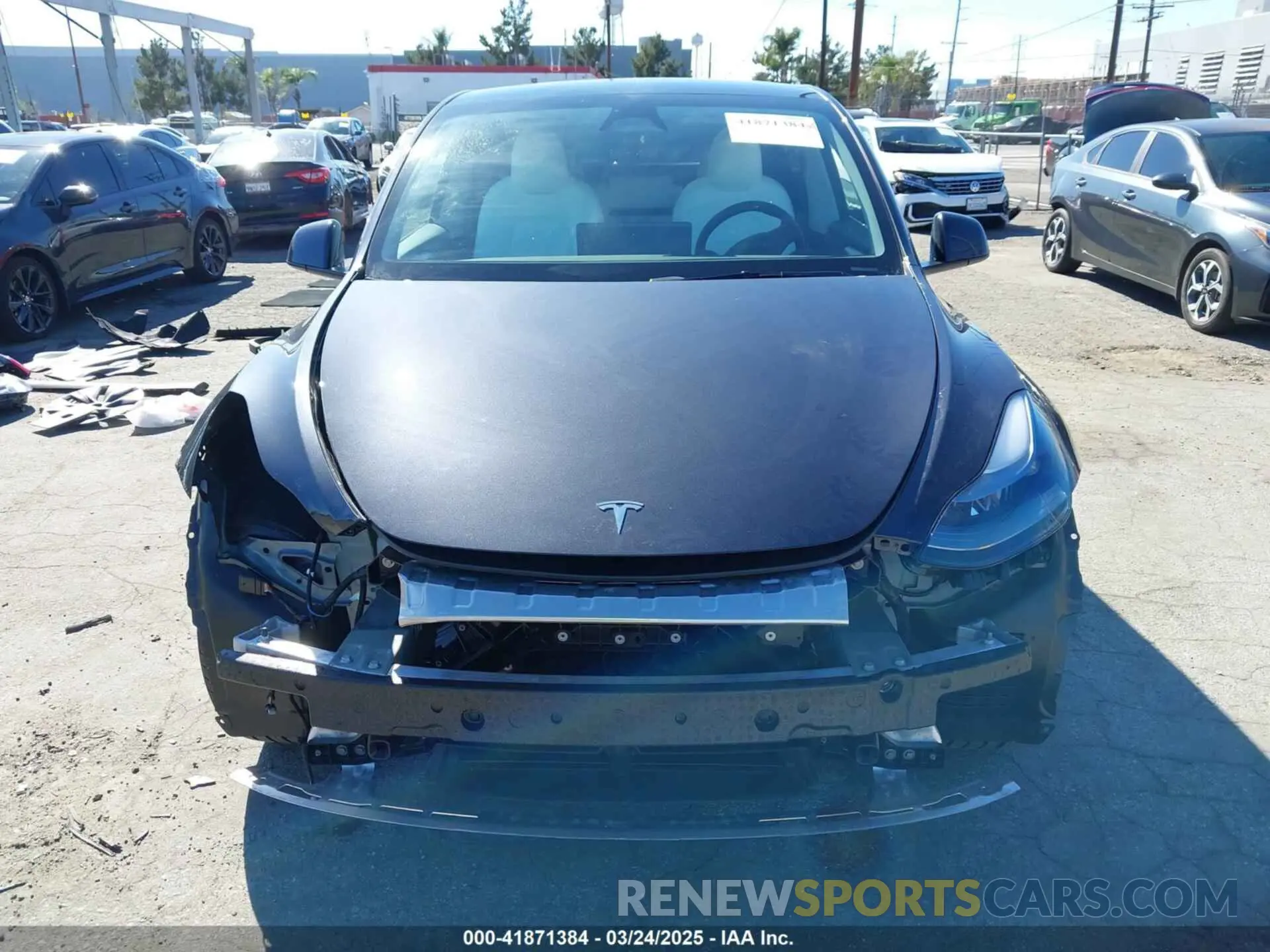 6 fotografías del automóvil dañado 7SAYGDED0SF314885 TESLA MODEL Y 2025