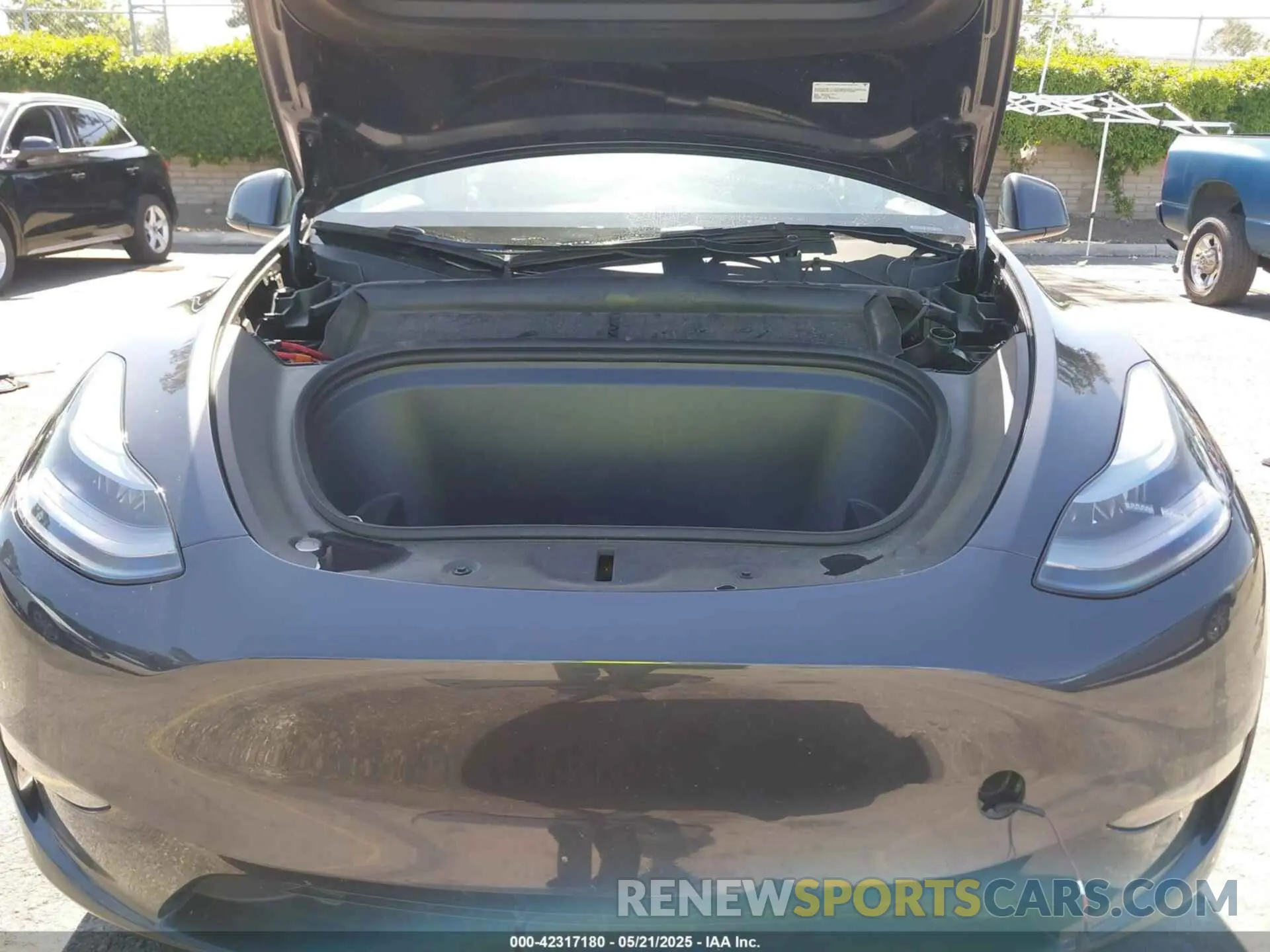 10 fotografías del automóvil dañado 7SAYGDED1SF220689 TESLA MODEL Y 2025