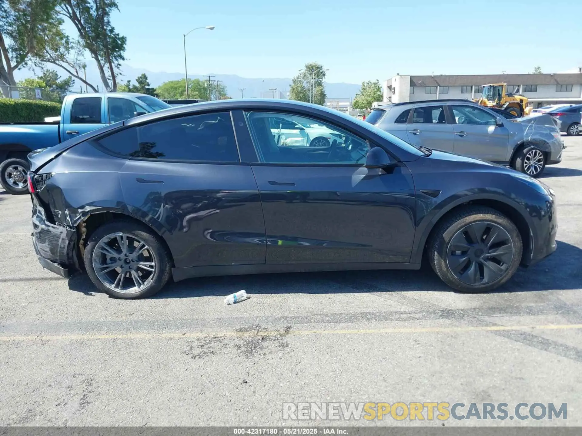 13 fotografías del automóvil dañado 7SAYGDED1SF220689 TESLA MODEL Y 2025