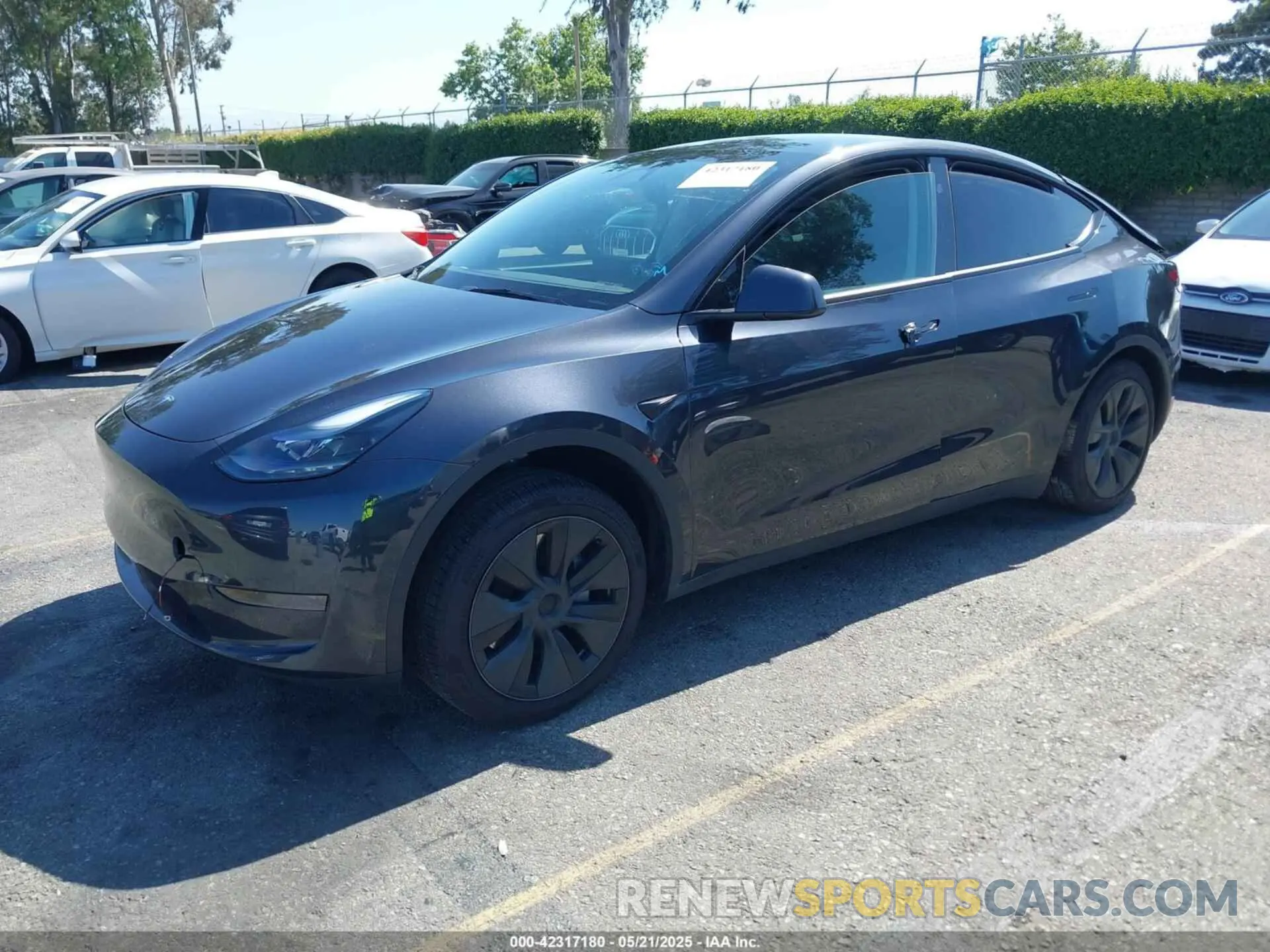 2 fotografías del automóvil dañado 7SAYGDED1SF220689 TESLA MODEL Y 2025