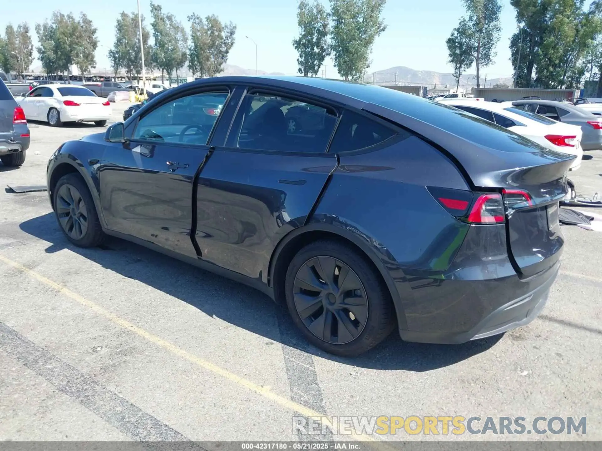 3 fotografías del automóvil dañado 7SAYGDED1SF220689 TESLA MODEL Y 2025