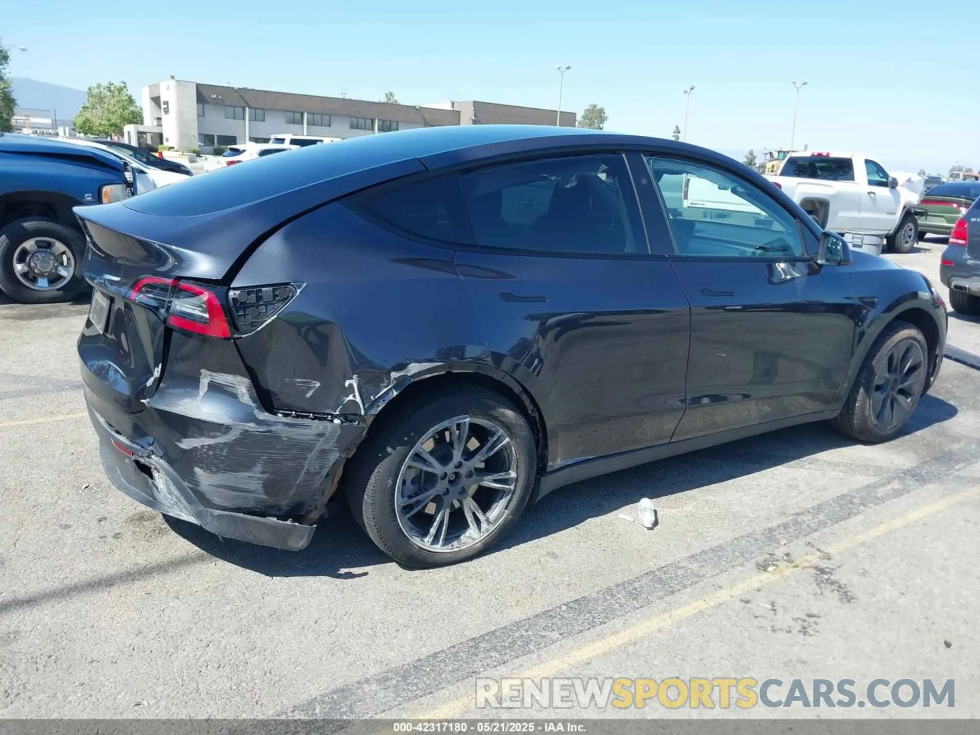 4 fotografías del automóvil dañado 7SAYGDED1SF220689 TESLA MODEL Y 2025
