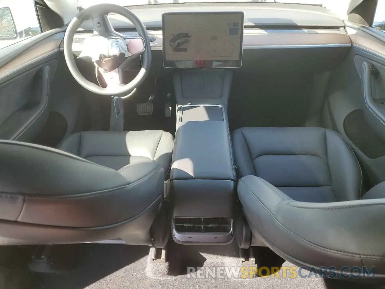 8 fotografías del automóvil dañado 7SAYGDED2SA373756 TESLA MODEL Y 2025