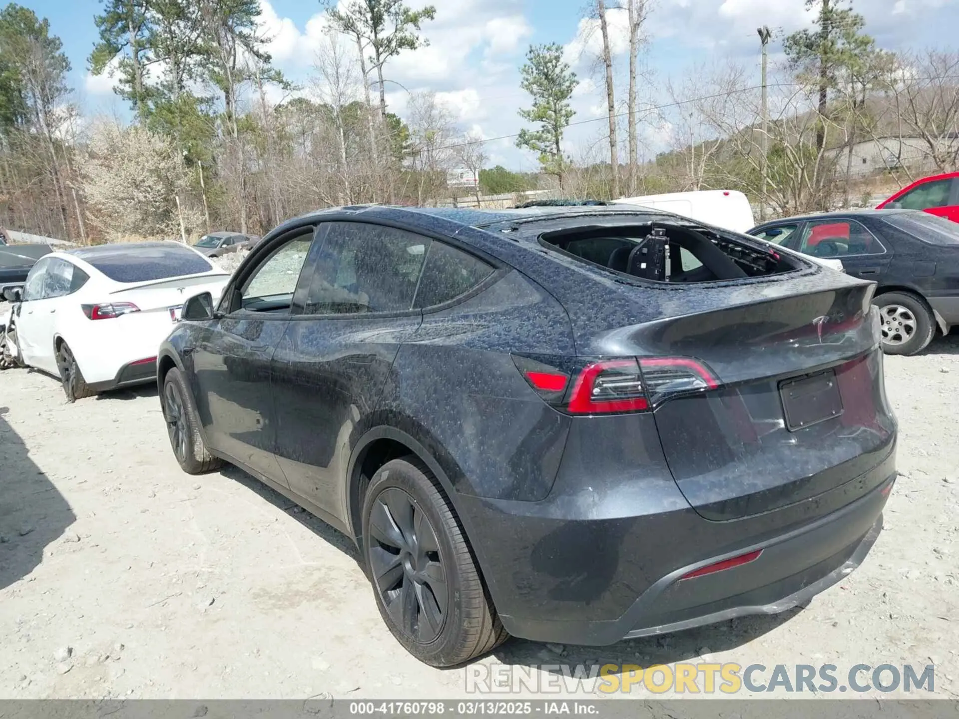 13 fotografías del automóvil dañado 7SAYGDED3SA352138 TESLA MODEL Y 2025