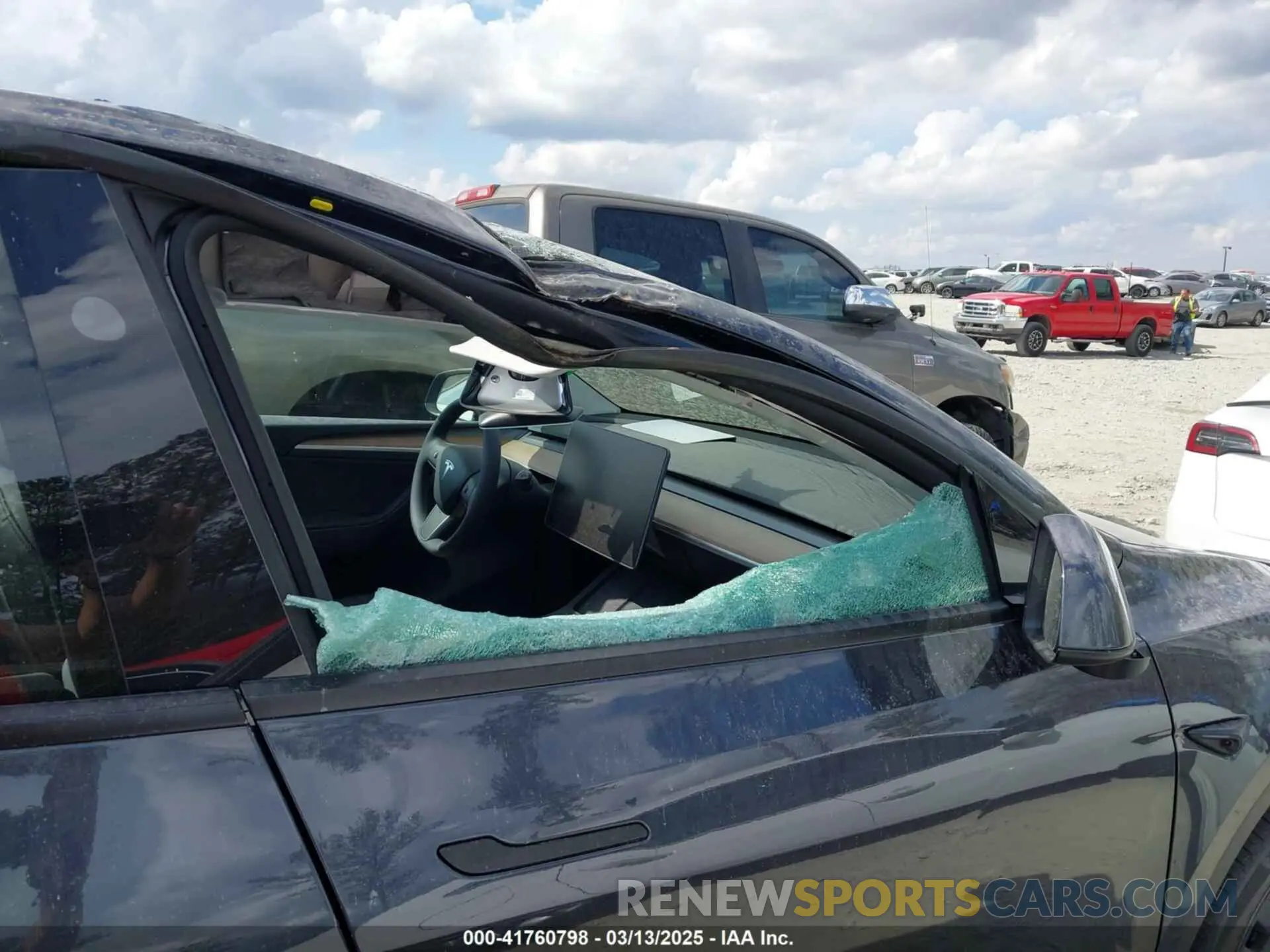 19 fotografías del automóvil dañado 7SAYGDED3SA352138 TESLA MODEL Y 2025