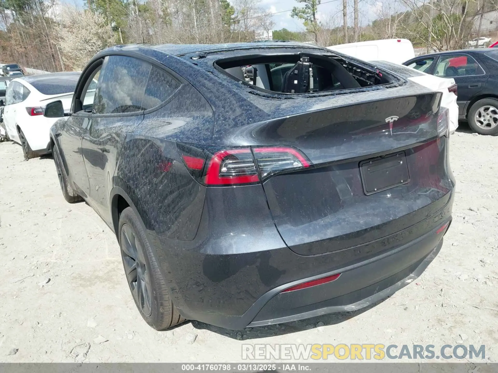 3 fotografías del automóvil dañado 7SAYGDED3SA352138 TESLA MODEL Y 2025