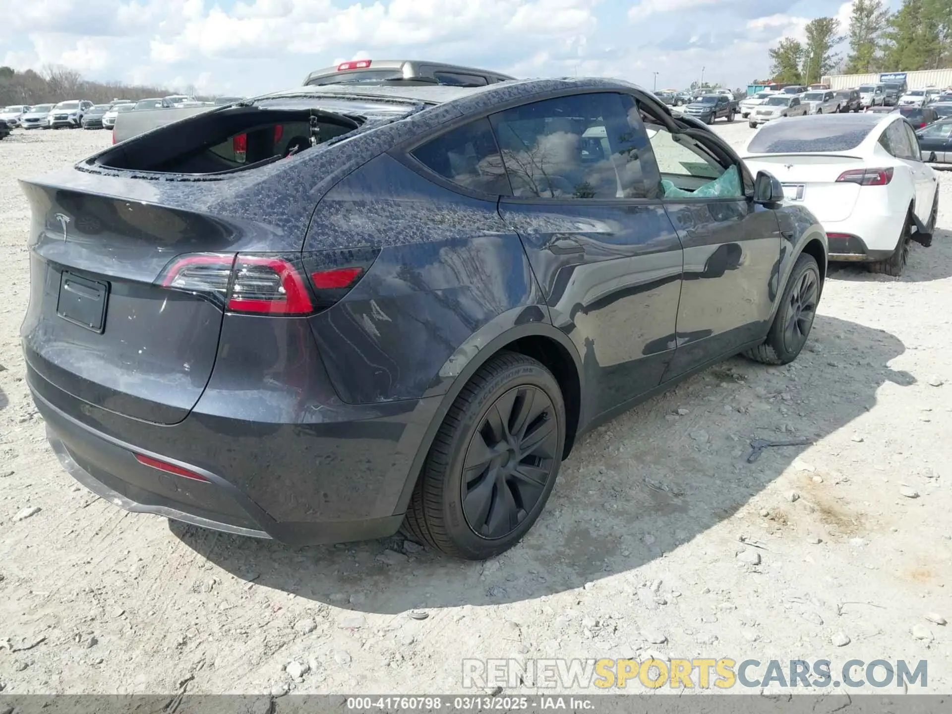 4 fotografías del automóvil dañado 7SAYGDED3SA352138 TESLA MODEL Y 2025