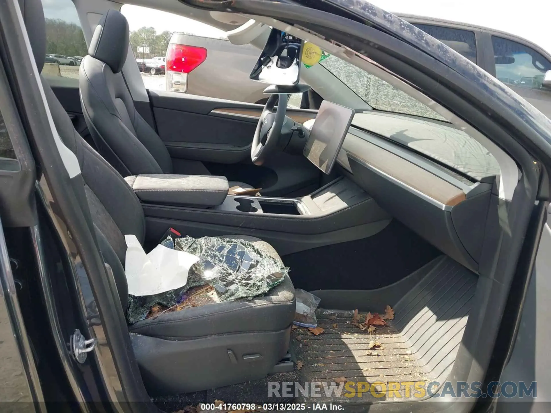 5 fotografías del automóvil dañado 7SAYGDED3SA352138 TESLA MODEL Y 2025