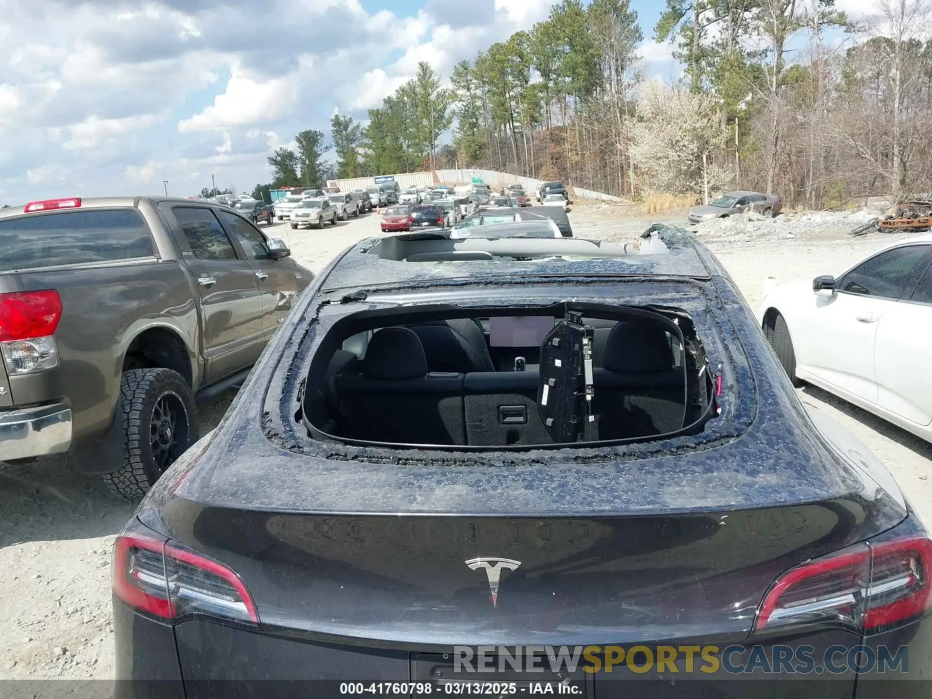 6 fotografías del automóvil dañado 7SAYGDED3SA352138 TESLA MODEL Y 2025
