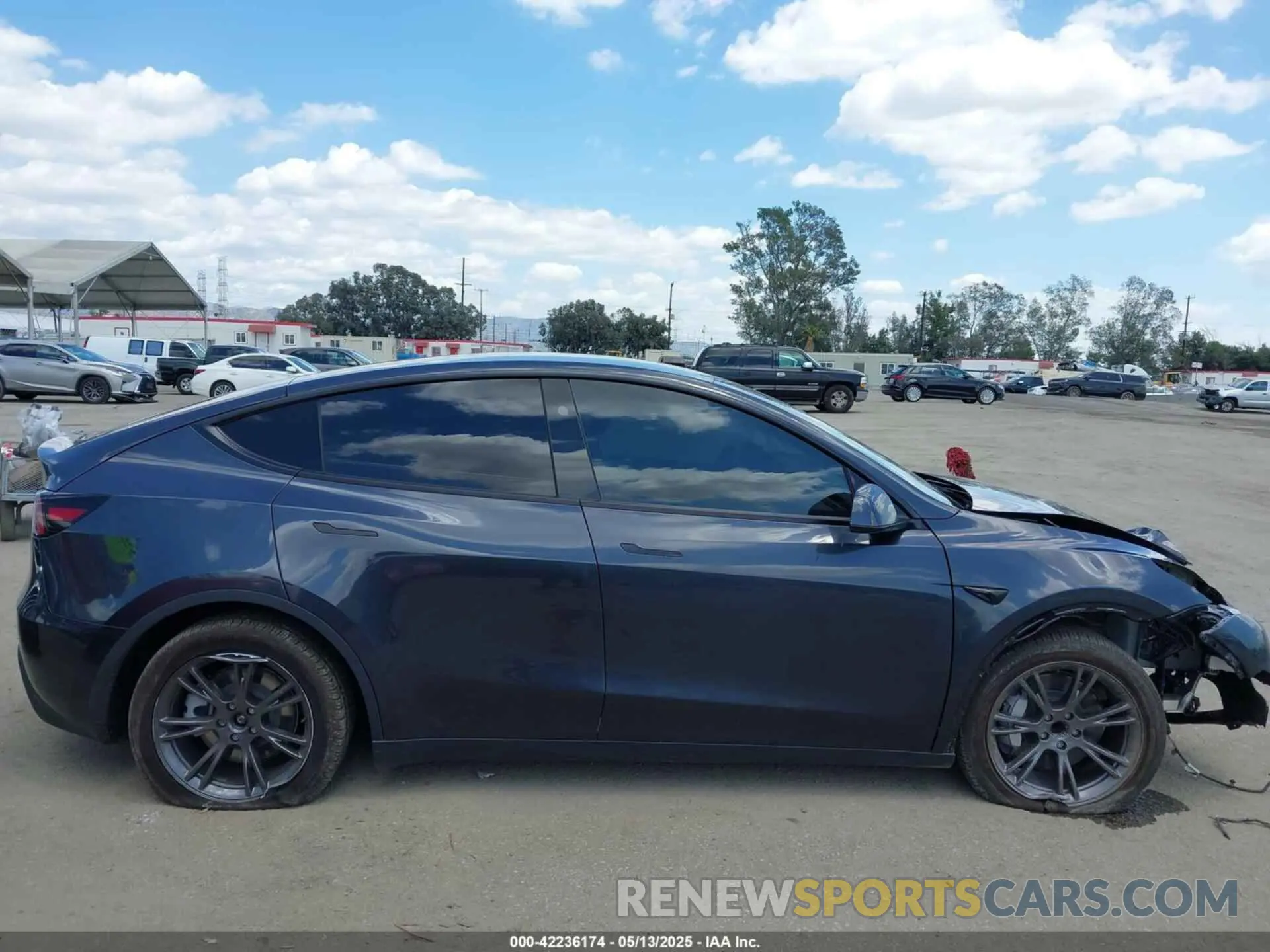 13 fotografías del automóvil dañado 7SAYGDED3SF266685 TESLA MODEL Y 2025
