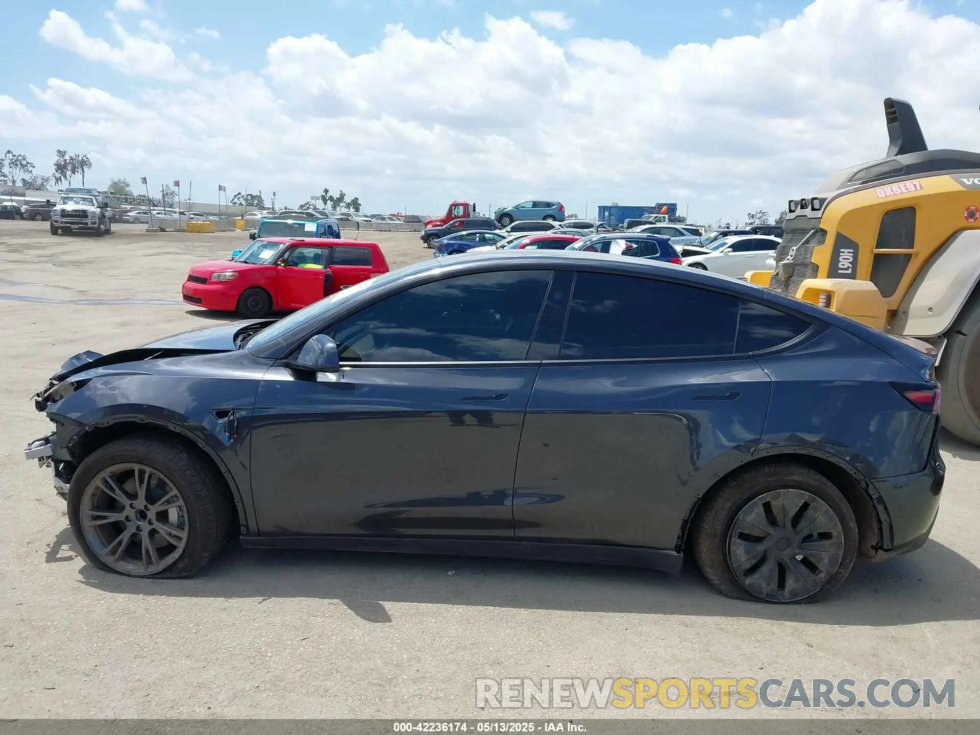 14 fotografías del automóvil dañado 7SAYGDED3SF266685 TESLA MODEL Y 2025