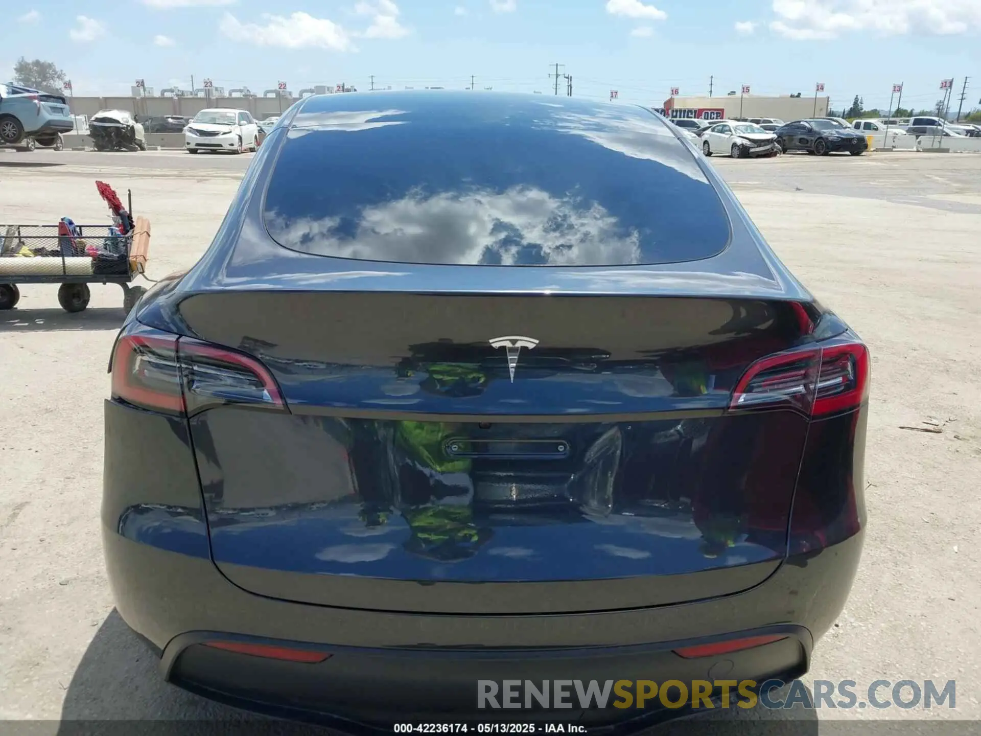 16 fotografías del automóvil dañado 7SAYGDED3SF266685 TESLA MODEL Y 2025