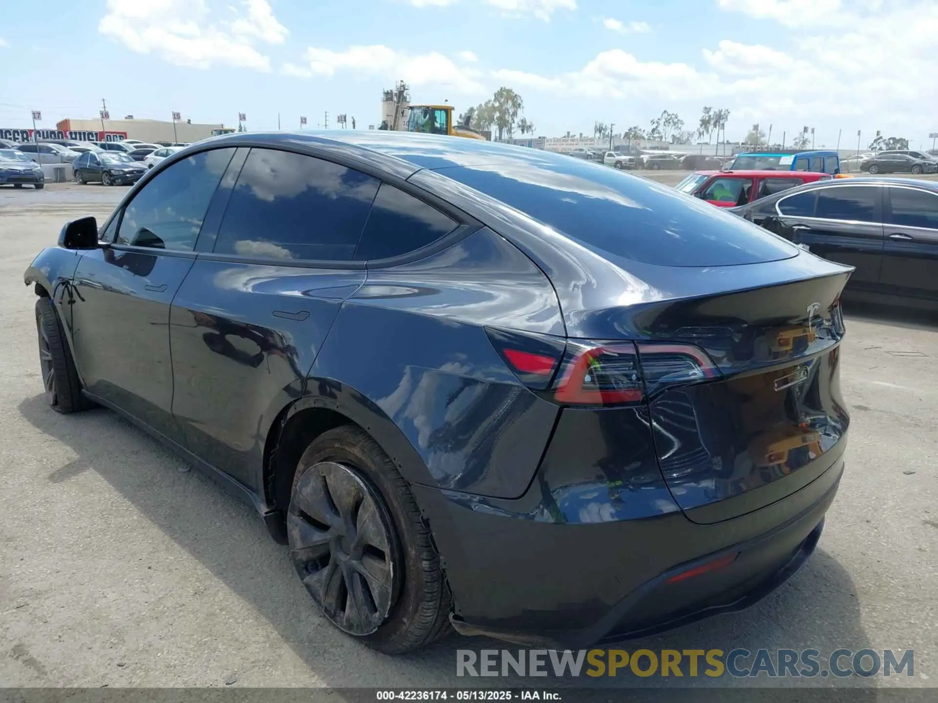 3 fotografías del automóvil dañado 7SAYGDED3SF266685 TESLA MODEL Y 2025
