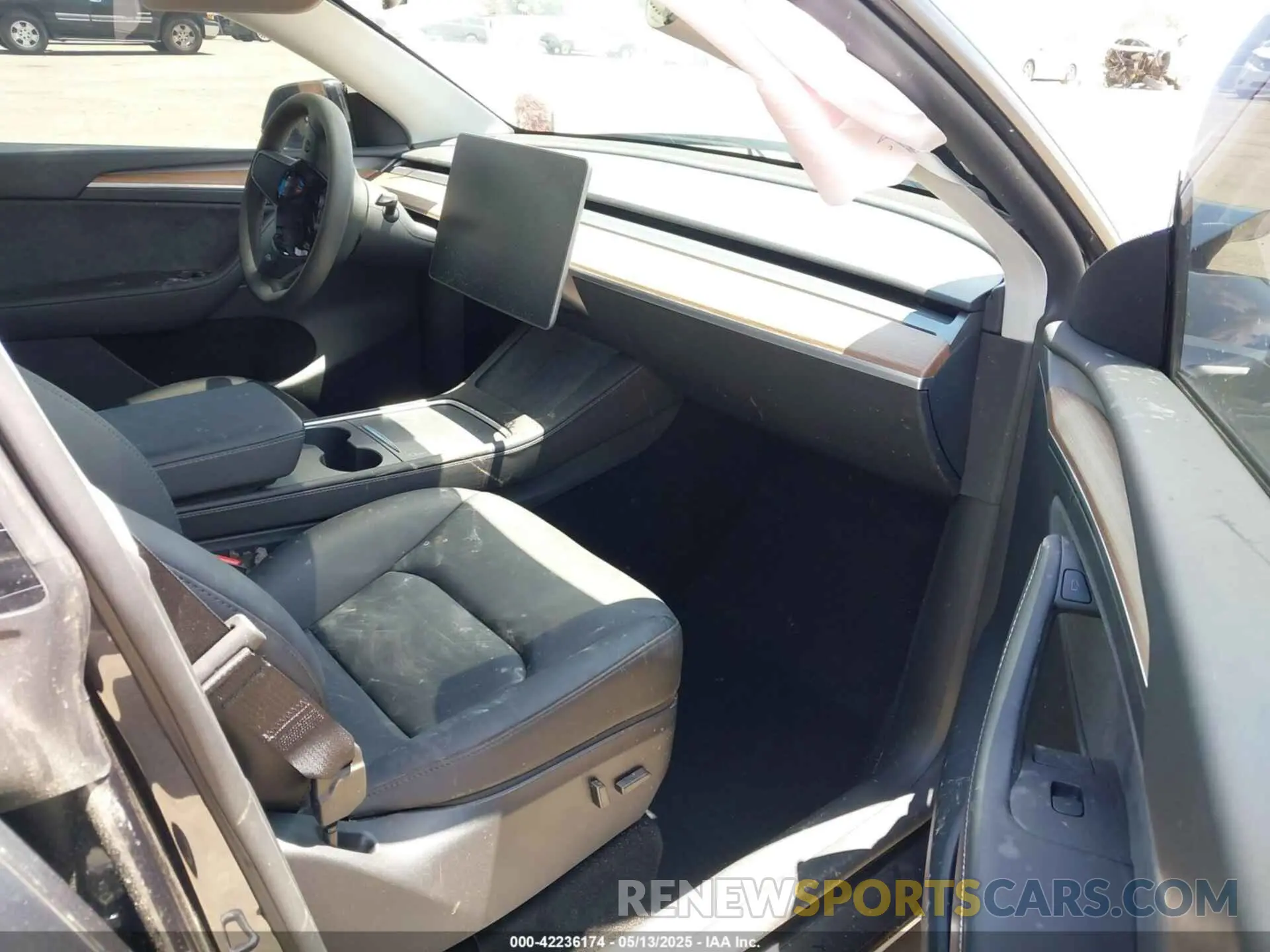 5 fotografías del automóvil dañado 7SAYGDED3SF266685 TESLA MODEL Y 2025