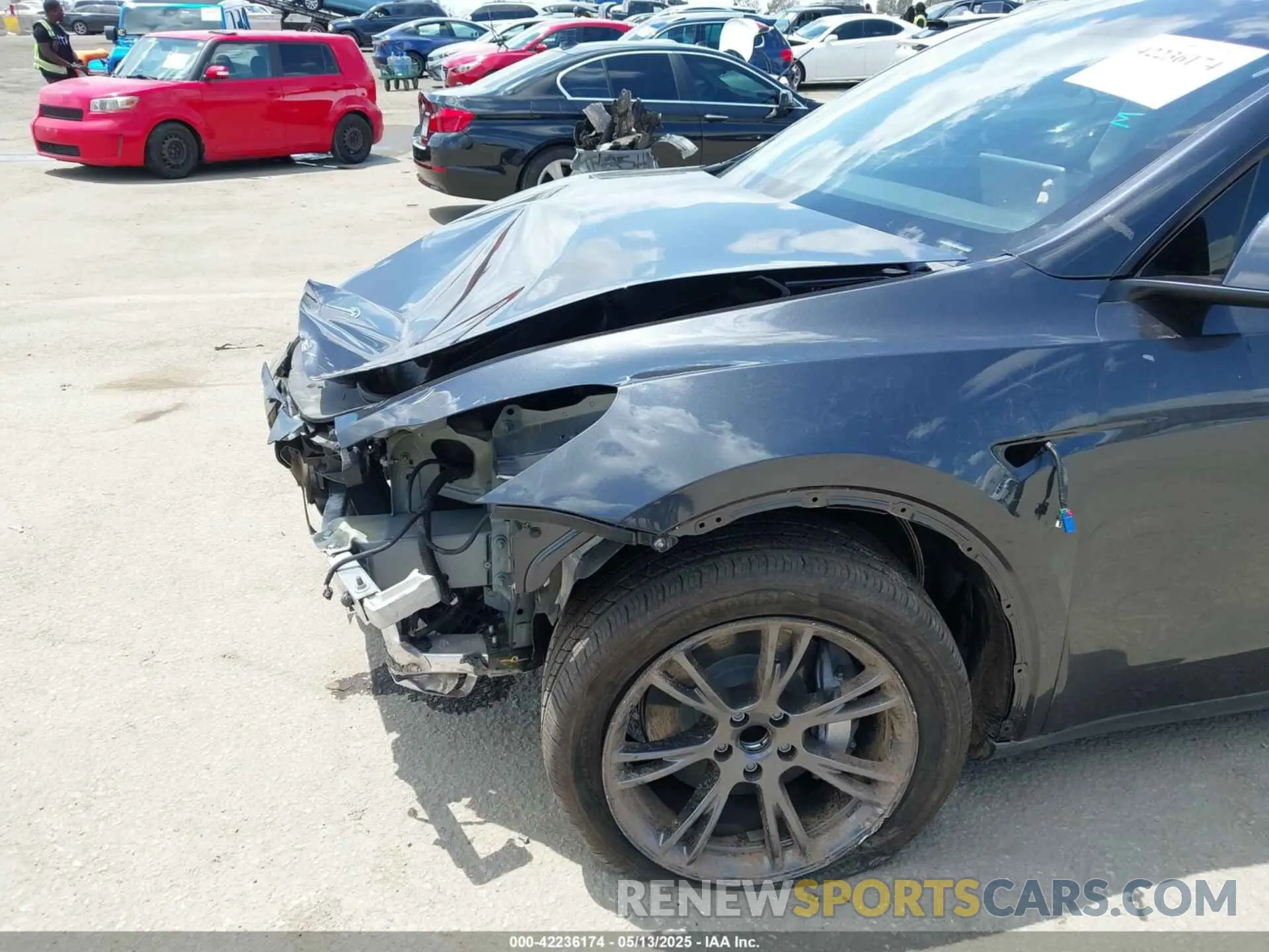 6 fotografías del automóvil dañado 7SAYGDED3SF266685 TESLA MODEL Y 2025