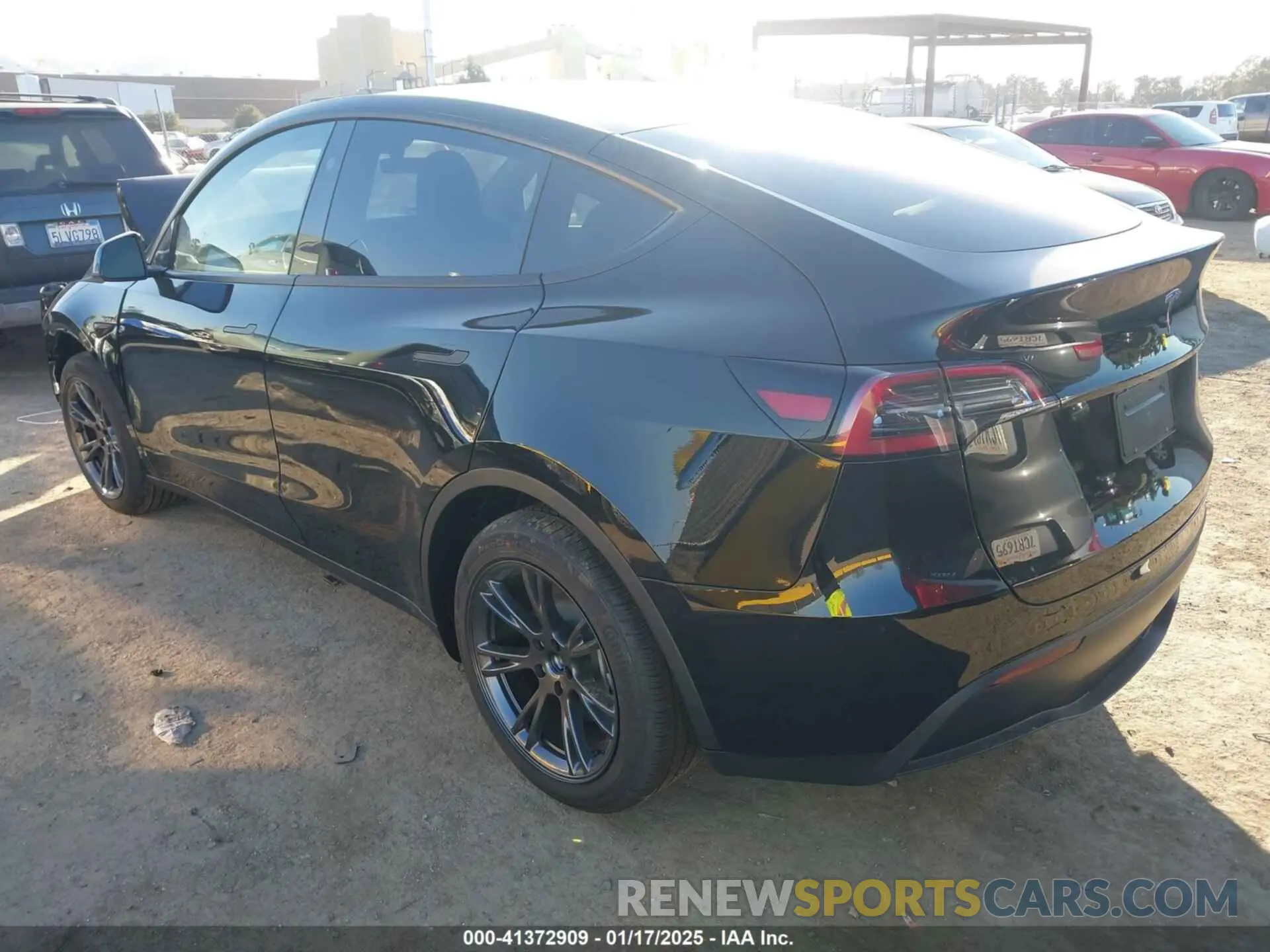 3 fotografías del automóvil dañado 7SAYGDED3SF267920 TESLA MODEL Y 2025