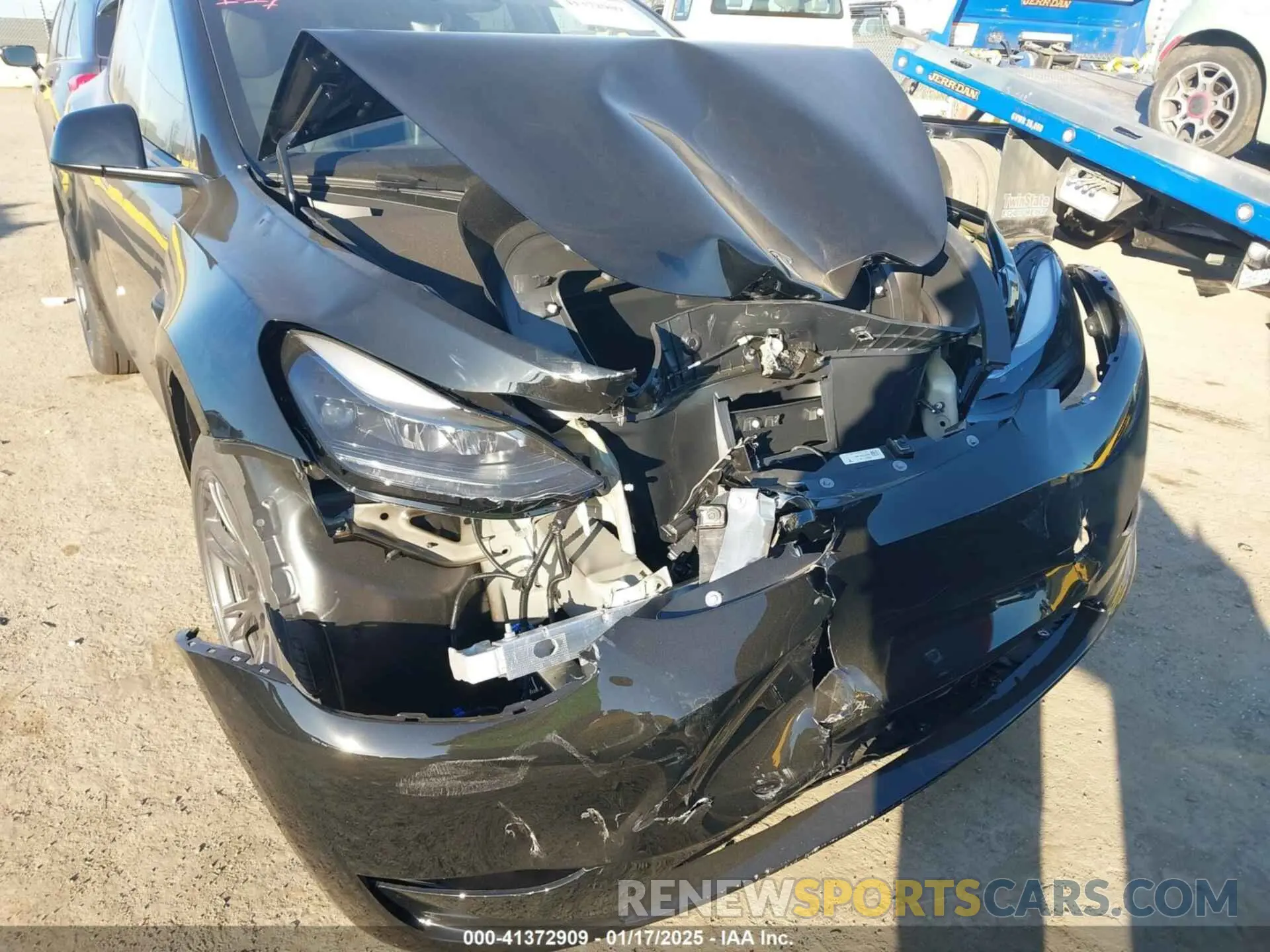 6 fotografías del automóvil dañado 7SAYGDED3SF267920 TESLA MODEL Y 2025