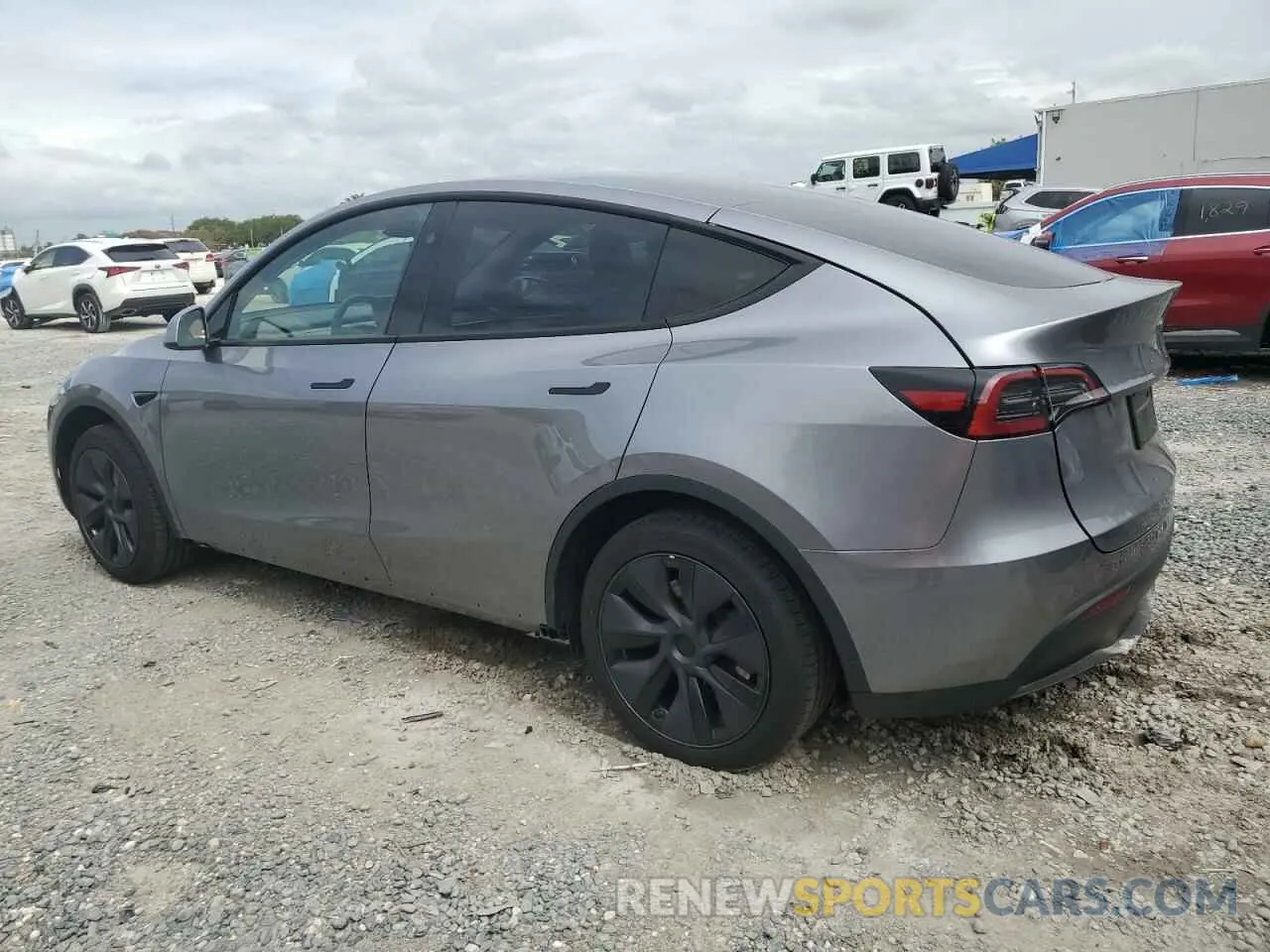 2 fotografías del automóvil dañado 7SAYGDED3SF281798 TESLA MODEL Y 2025