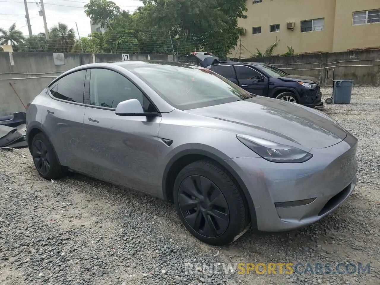 4 fotografías del automóvil dañado 7SAYGDED3SF281798 TESLA MODEL Y 2025