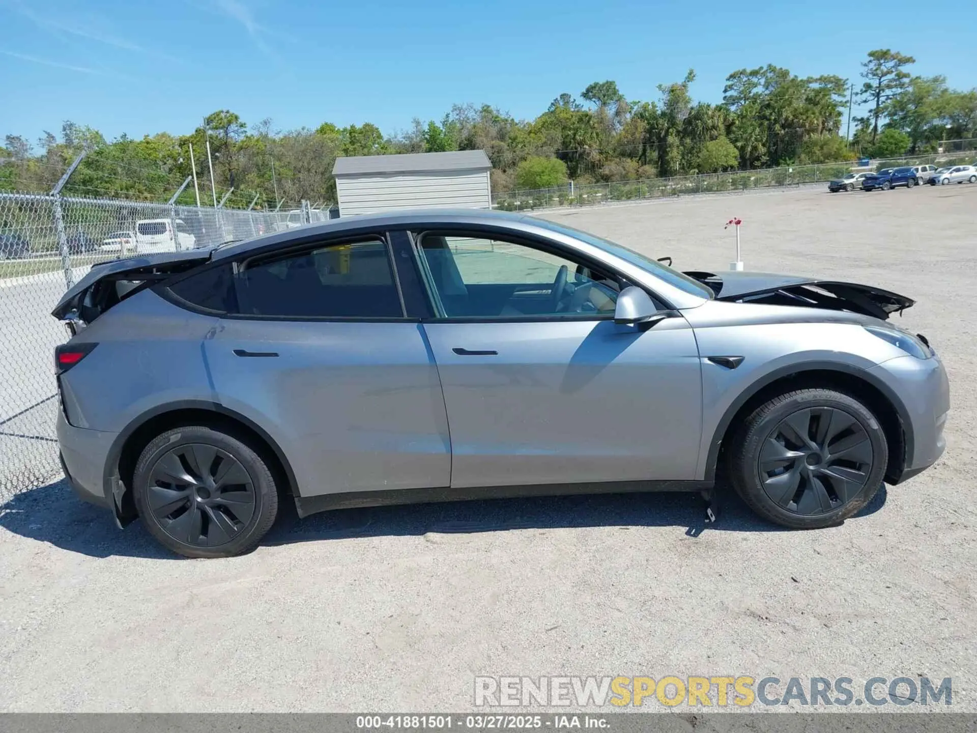 12 fotografías del automóvil dañado 7SAYGDED4SA357476 TESLA MODEL Y 2025