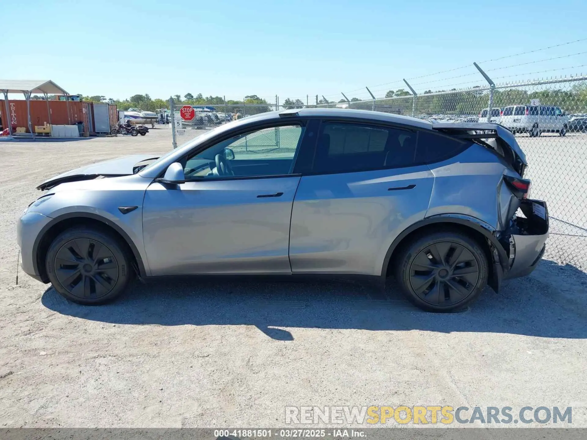13 fotografías del automóvil dañado 7SAYGDED4SA357476 TESLA MODEL Y 2025