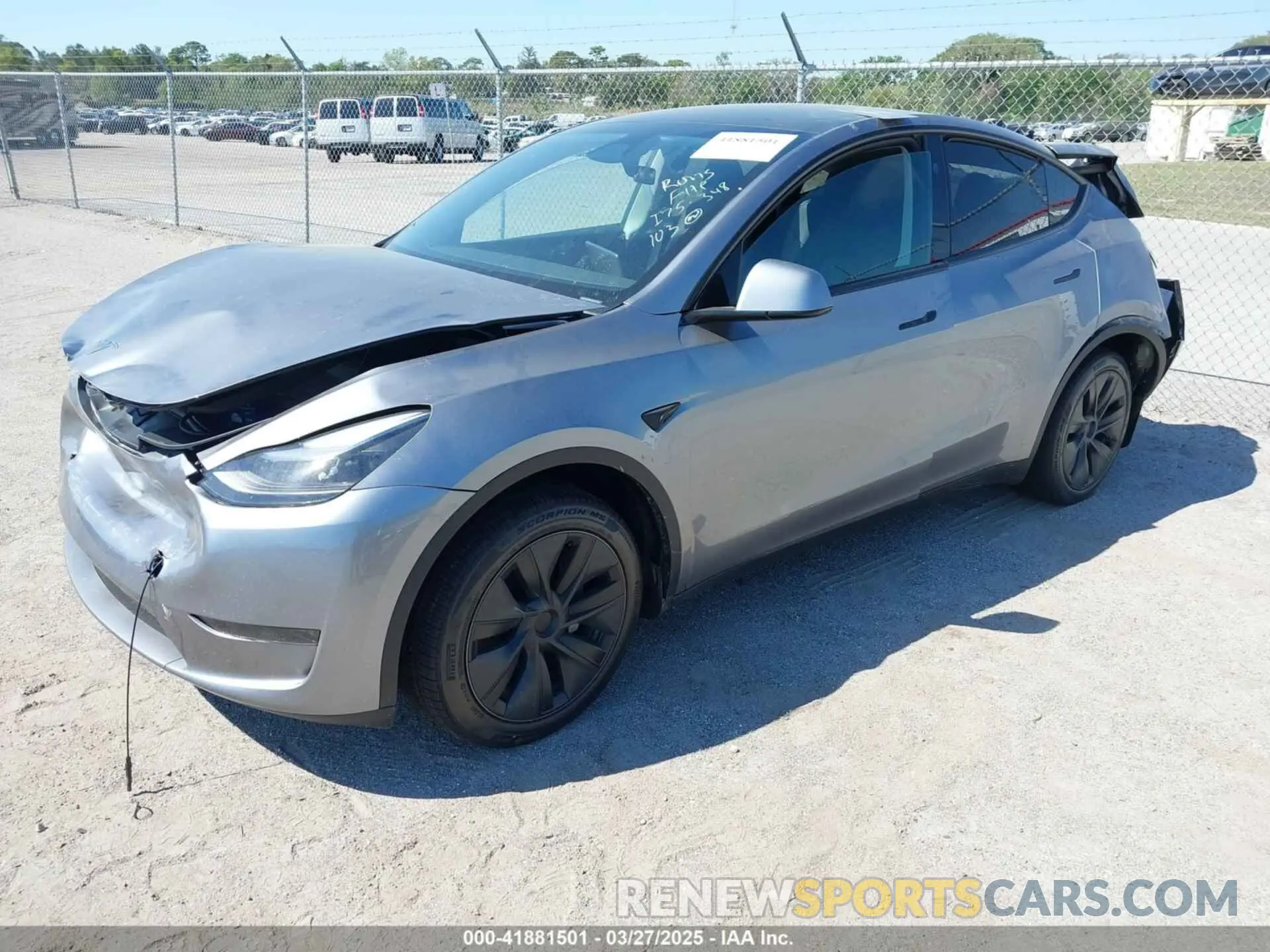 2 fotografías del automóvil dañado 7SAYGDED4SA357476 TESLA MODEL Y 2025
