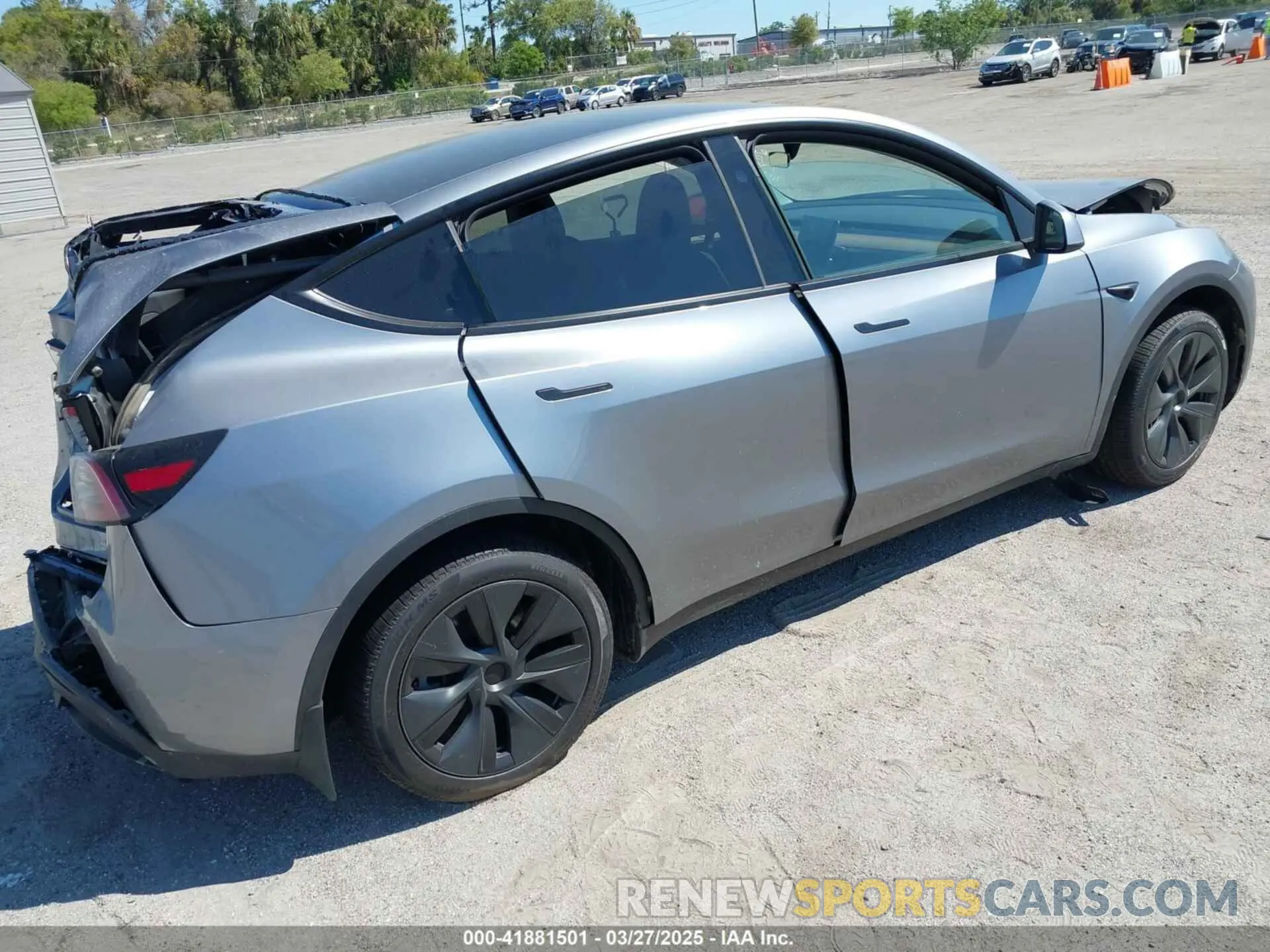 4 fotografías del automóvil dañado 7SAYGDED4SA357476 TESLA MODEL Y 2025