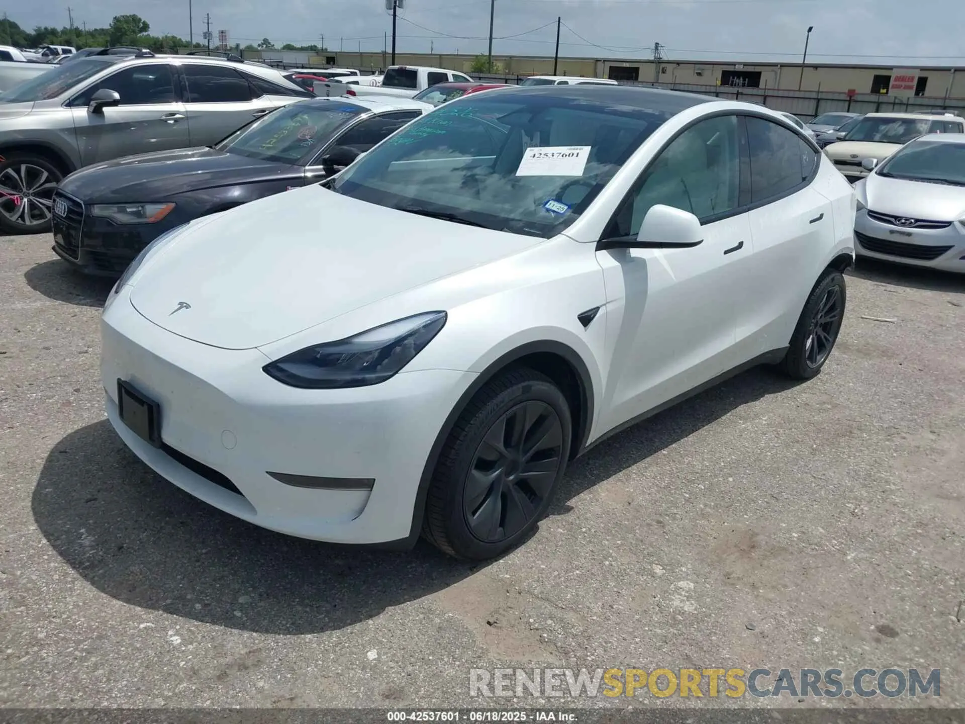 2 fotografías del automóvil dañado 7SAYGDED5SA352609 TESLA MODEL Y 2025