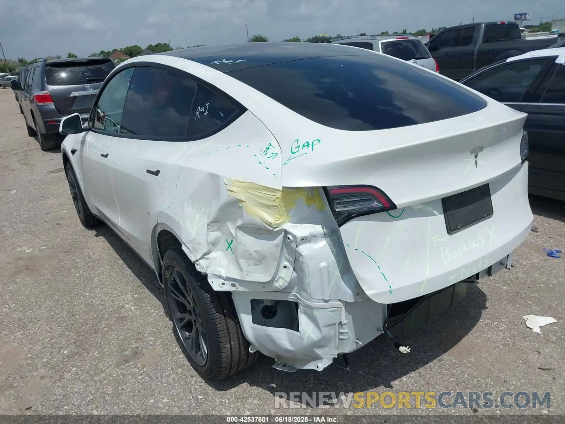 3 fotografías del automóvil dañado 7SAYGDED5SA352609 TESLA MODEL Y 2025
