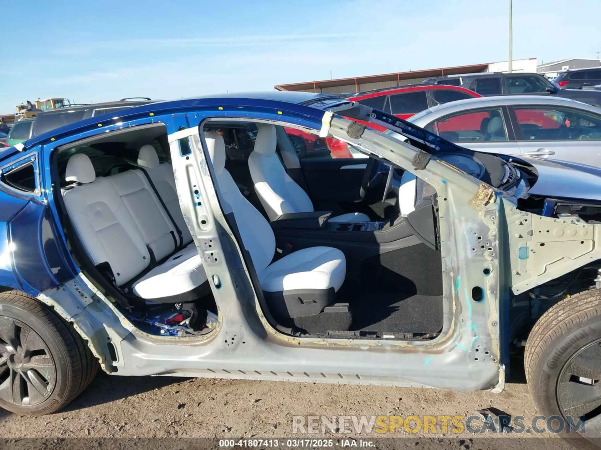 14 fotografías del automóvil dañado 7SAYGDED5SA374626 TESLA MODEL Y 2025