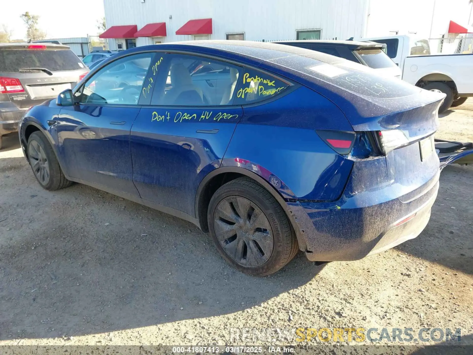 3 fotografías del automóvil dañado 7SAYGDED5SA374626 TESLA MODEL Y 2025
