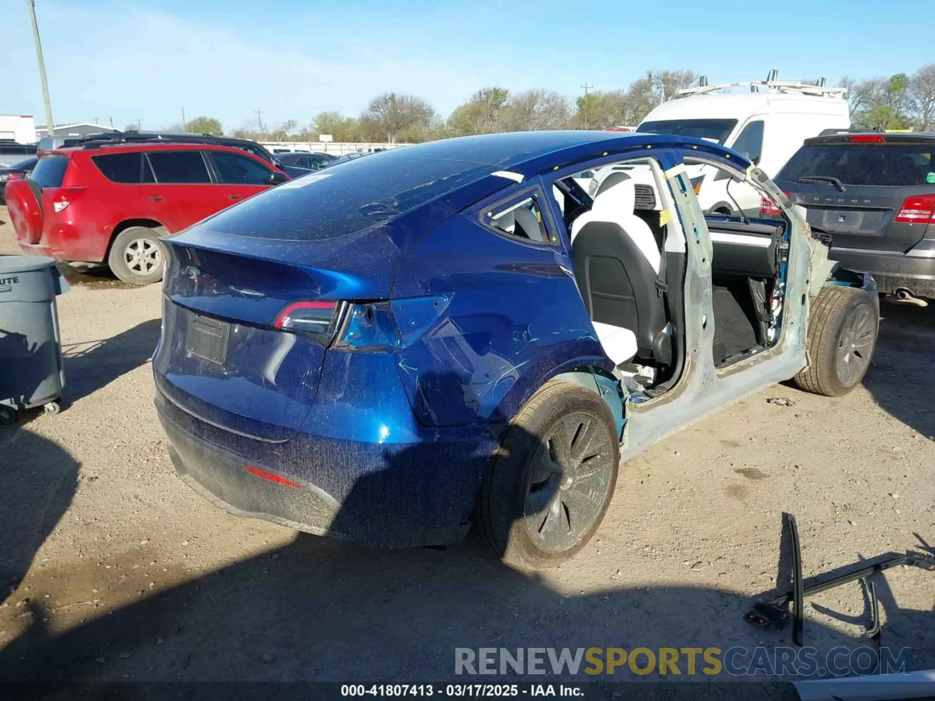4 fotografías del automóvil dañado 7SAYGDED5SA374626 TESLA MODEL Y 2025