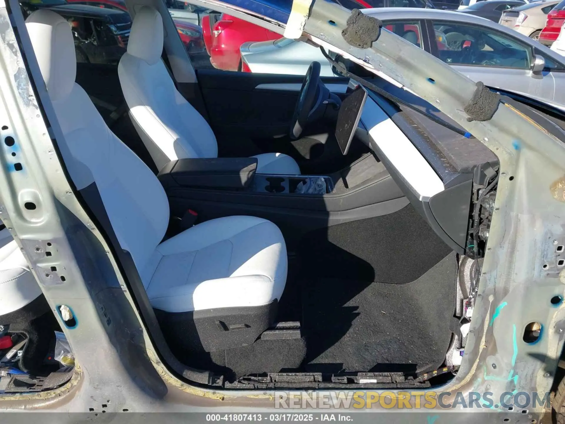 5 fotografías del automóvil dañado 7SAYGDED5SA374626 TESLA MODEL Y 2025